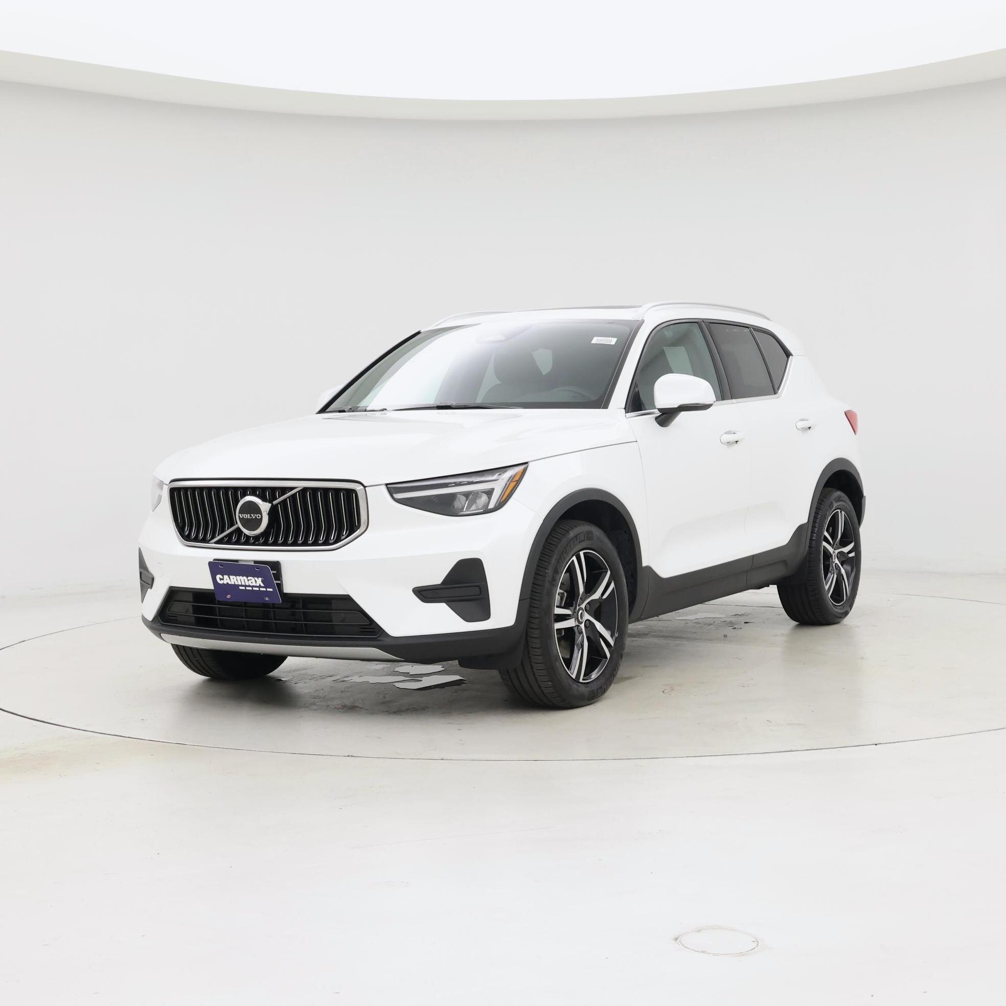Thumbnail: 2025 Volvo XC40 - 4