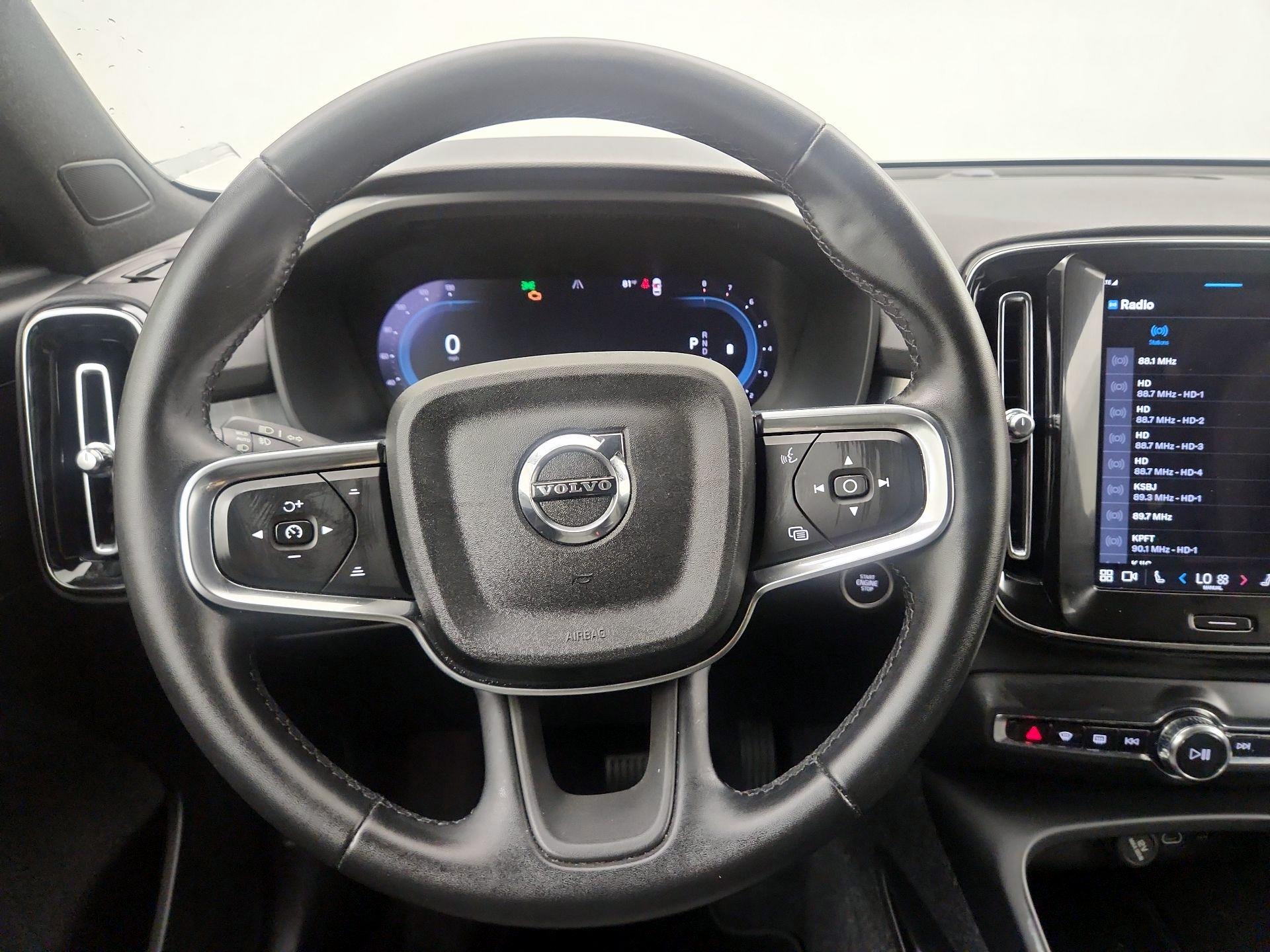 Thumbnail: 2025 Volvo XC40 - 10