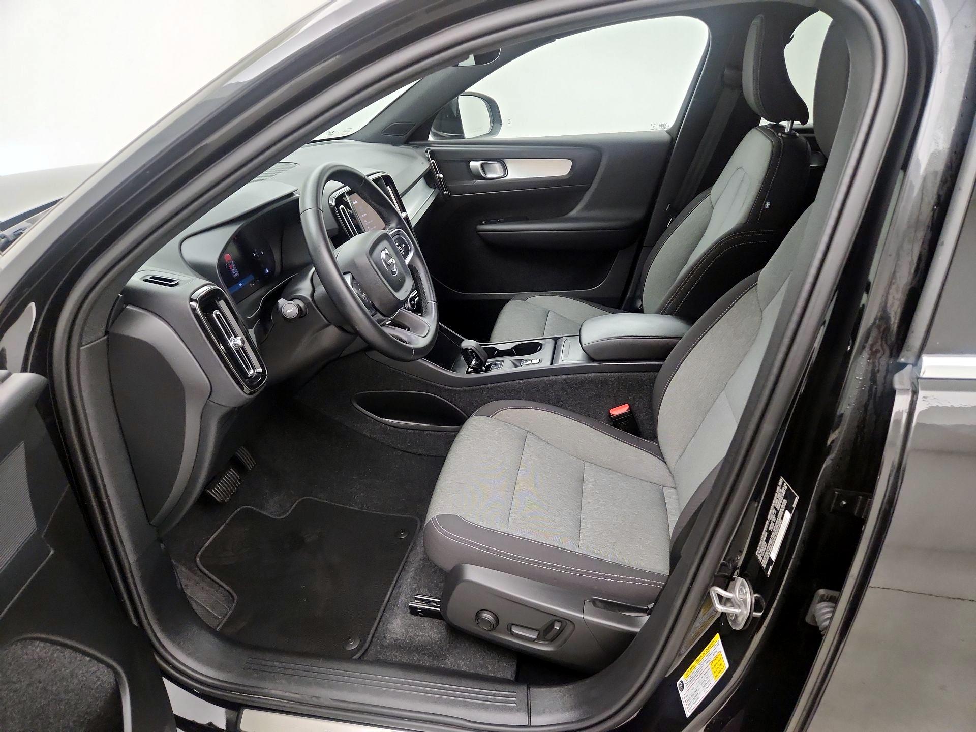Thumbnail: 2025 Volvo XC40 - 11