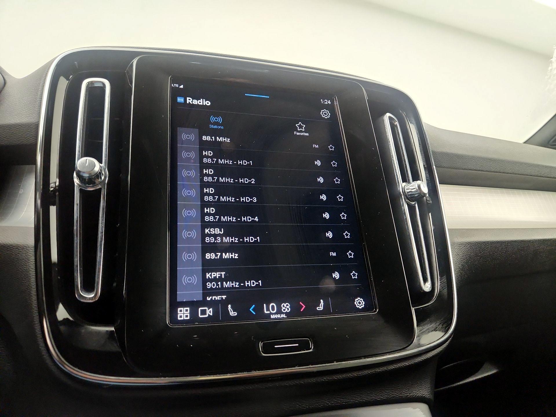 Thumbnail: 2025 Volvo XC40 - 13