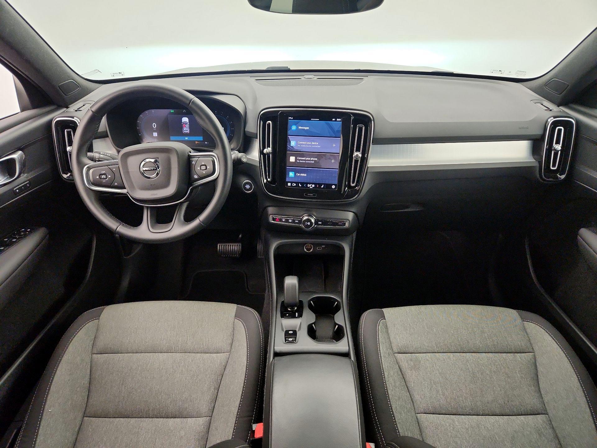 Thumbnail: 2025 Volvo XC40 - 9