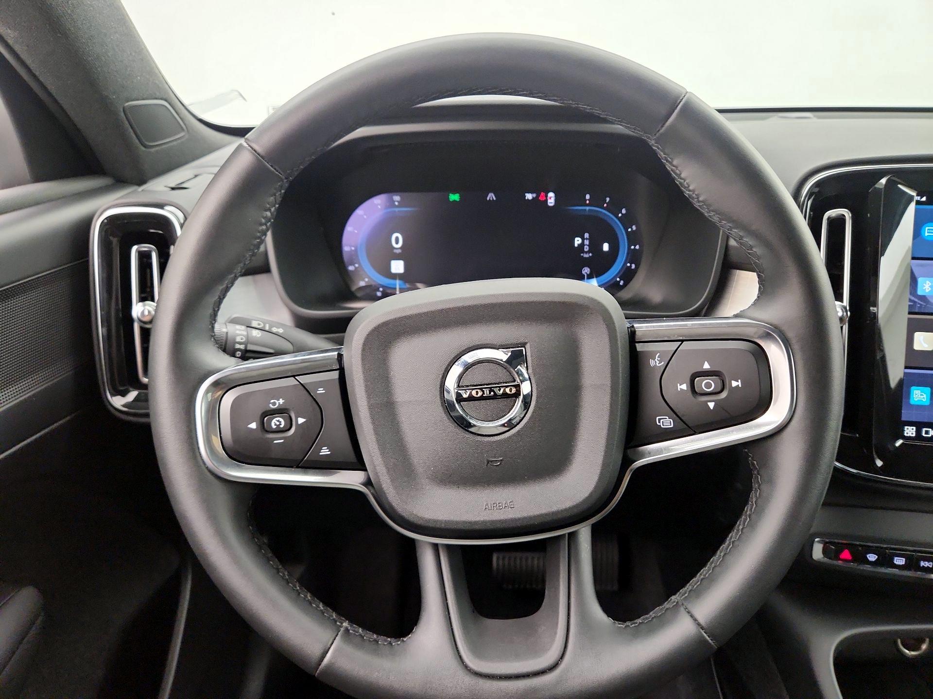 Thumbnail: 2025 Volvo XC40 - 10