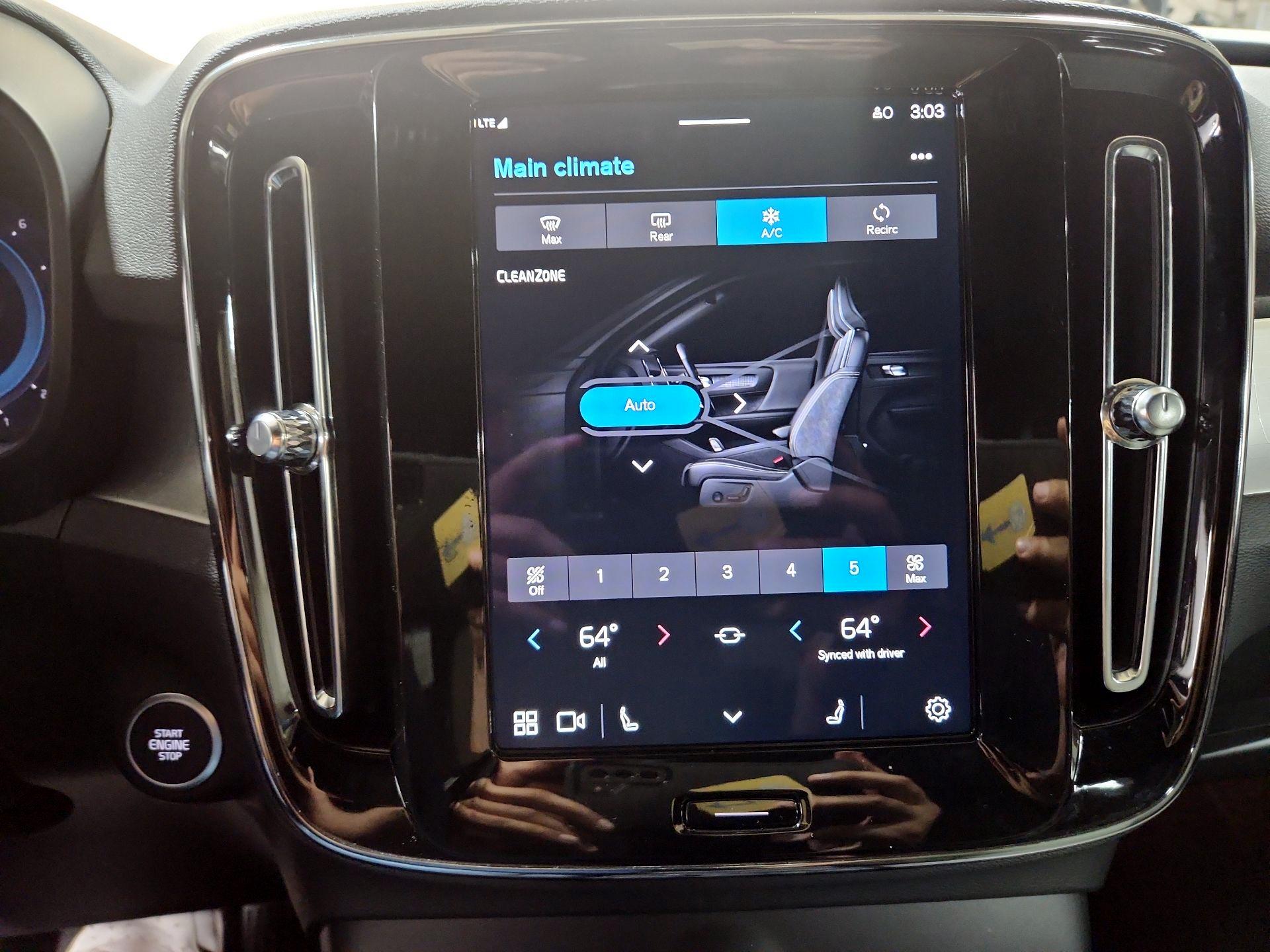 Thumbnail: 2025 Volvo XC40 - 14