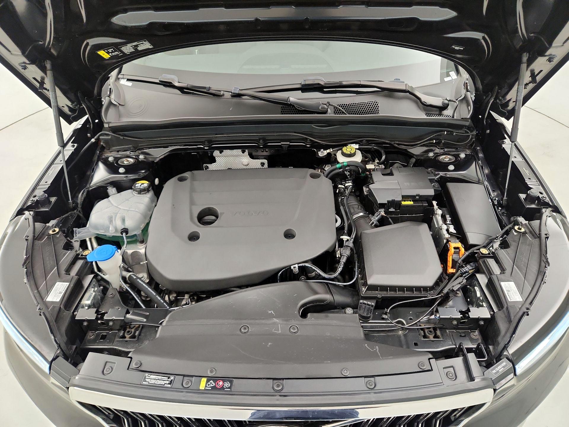 Thumbnail: 2025 Volvo XC40 - 17