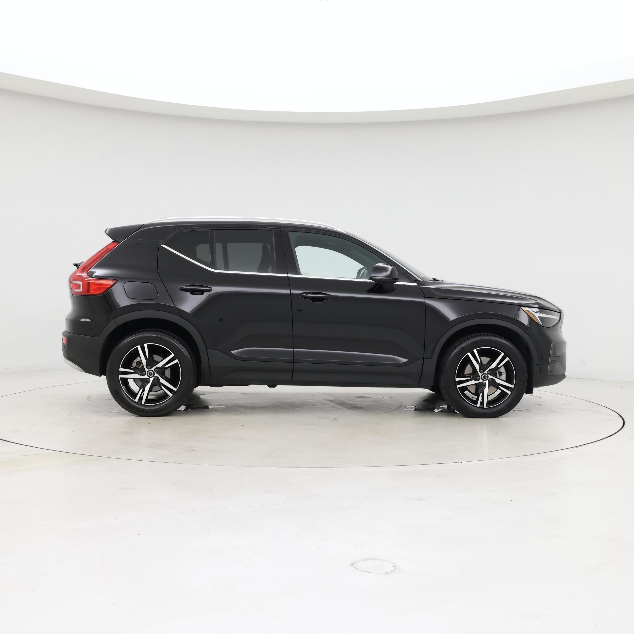 Thumbnail: 2025 Volvo XC40 - 7
