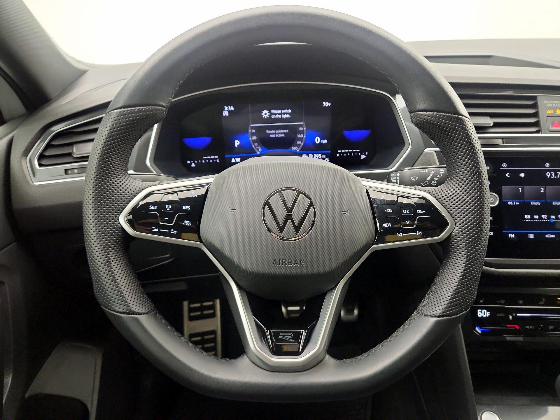 Thumbnail: 2023 Volkswagen Tiguan - 10