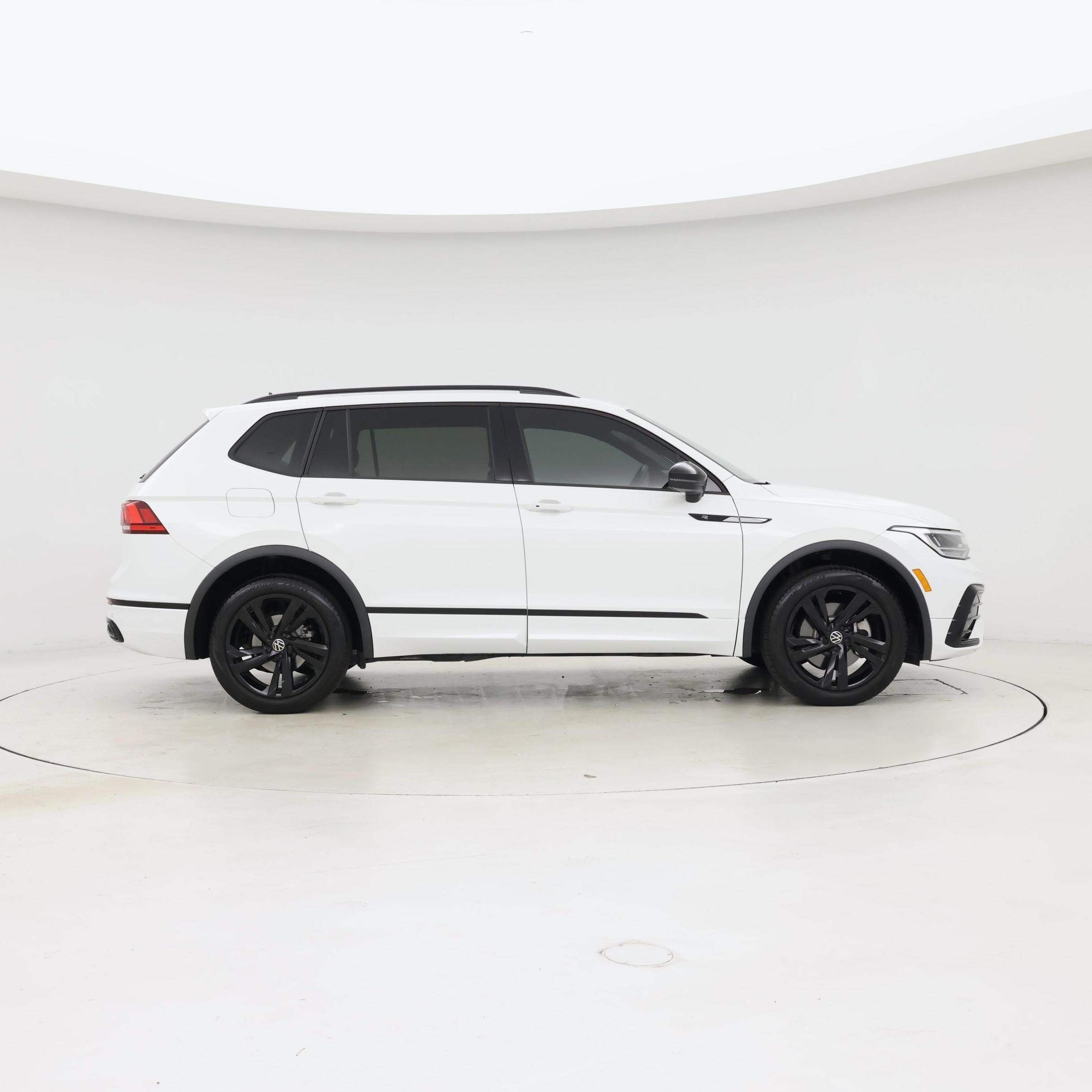 Thumbnail: 2023 Volkswagen Tiguan - 7