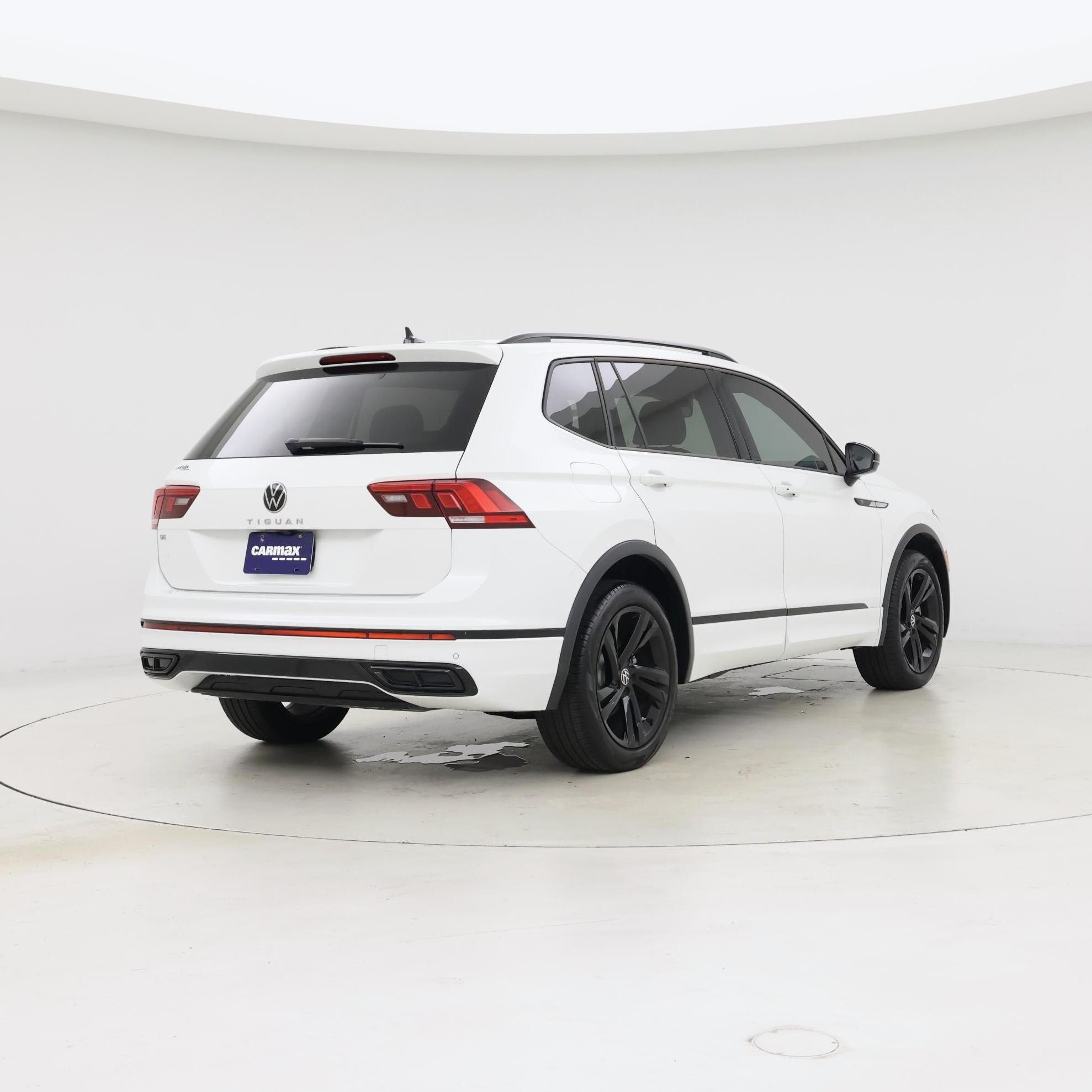 Thumbnail: 2023 Volkswagen Tiguan - 8