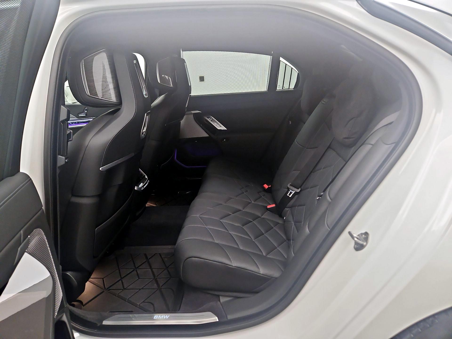 Thumbnail: 2024 BMW i7 - 16