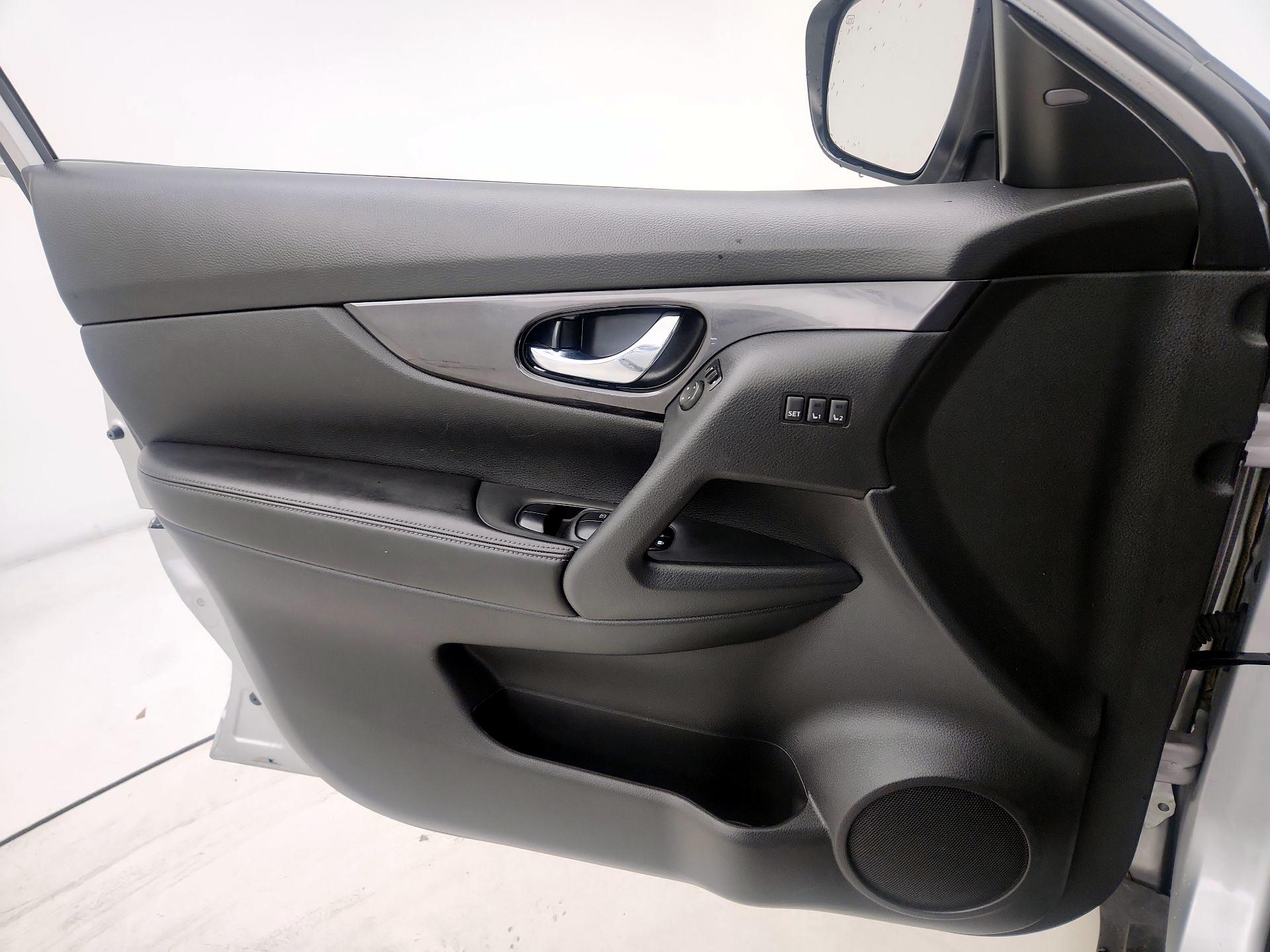 Thumbnail: 2020 Nissan Rogue - 12
