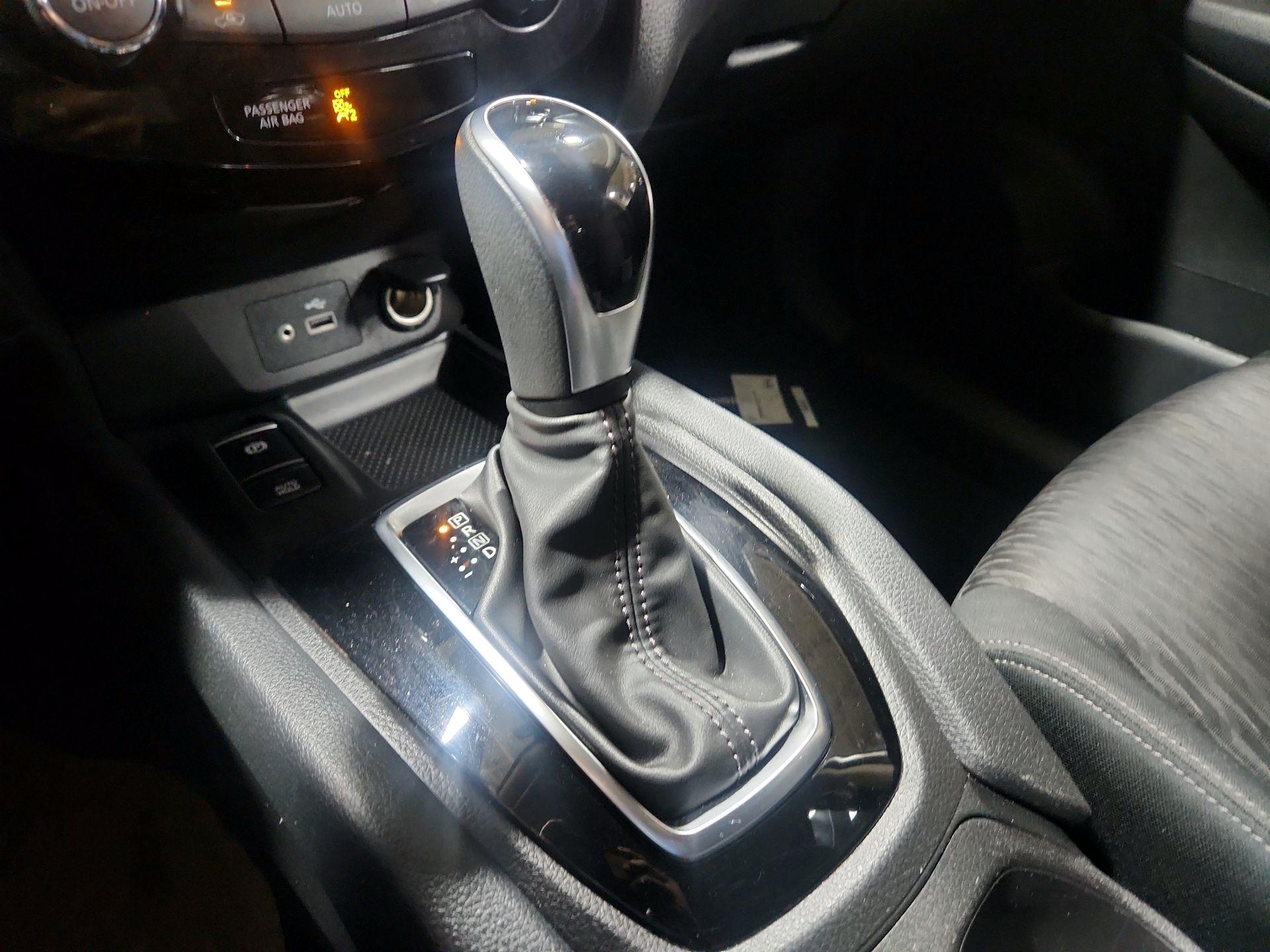 Thumbnail: 2020 Nissan Rogue - 15