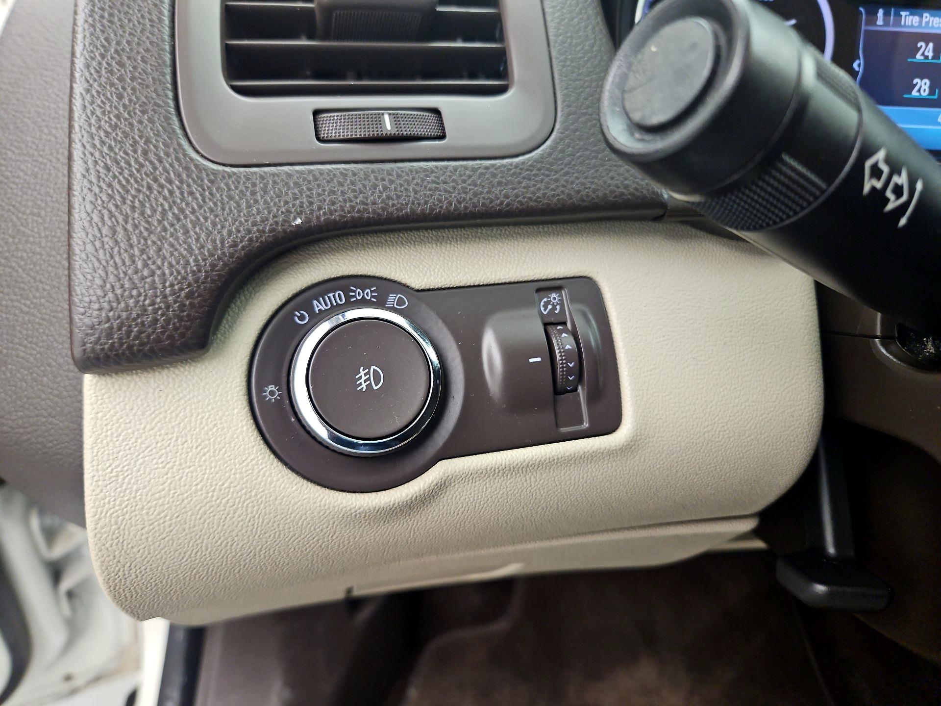 Thumbnail: 2015 Buick Regal - 13