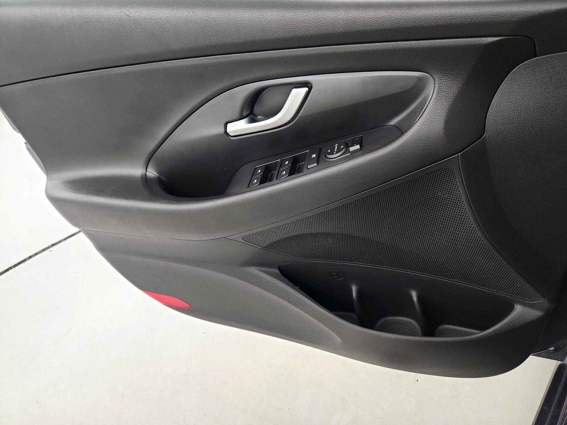 Thumbnail: 2018 Hyundai Elantra - 12