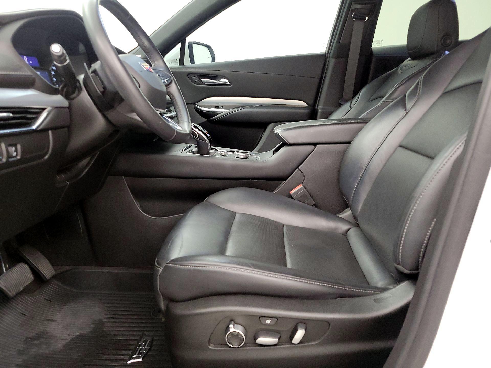Thumbnail: 2023 Cadillac XT4 - 11
