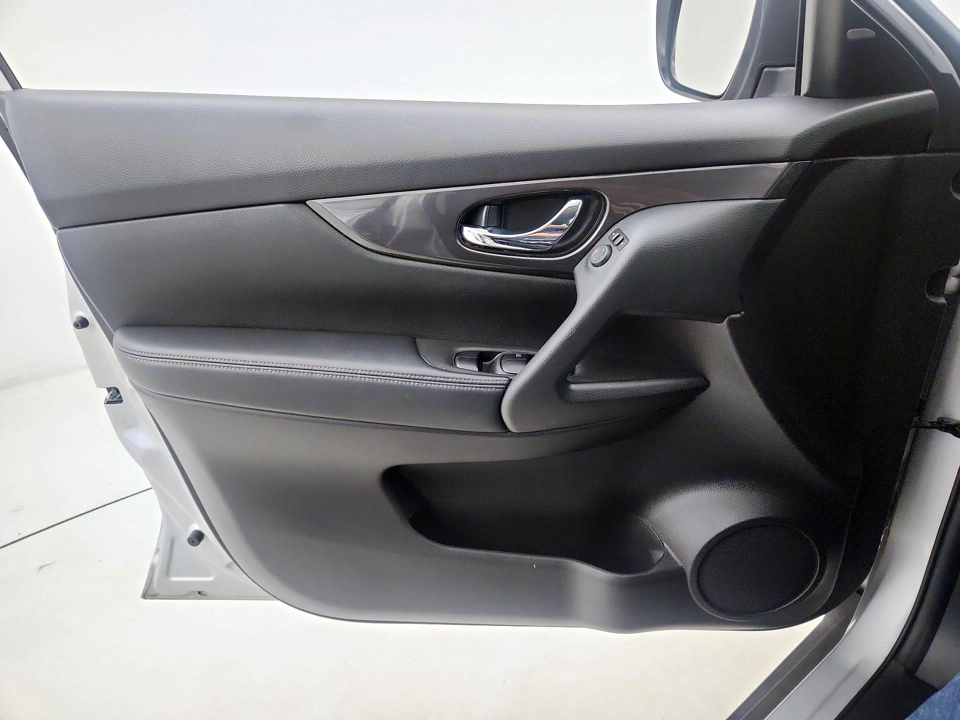 Thumbnail: 2020 Nissan Rogue - 12