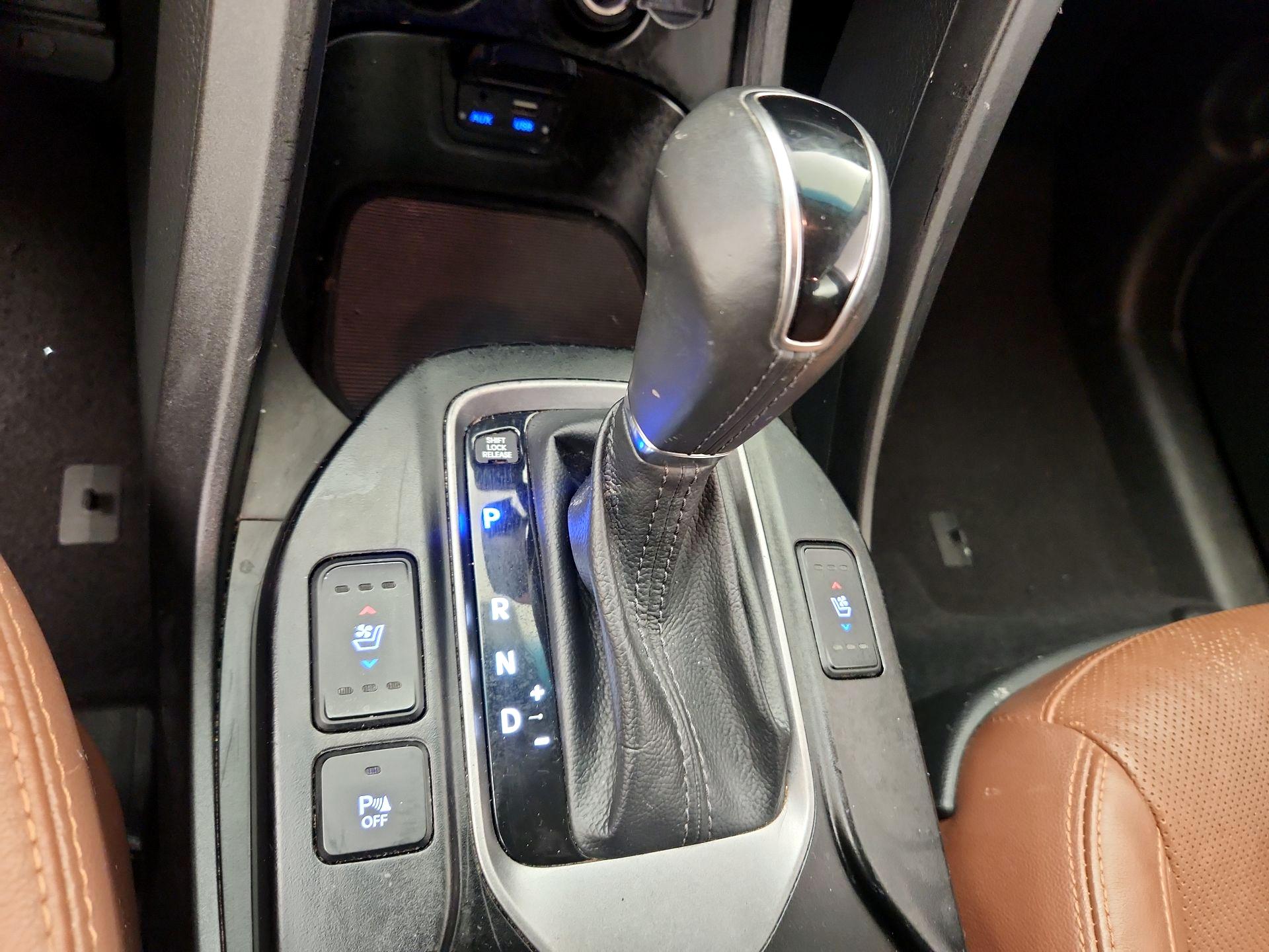 Thumbnail: 2015 Hyundai Santa Fe - 17