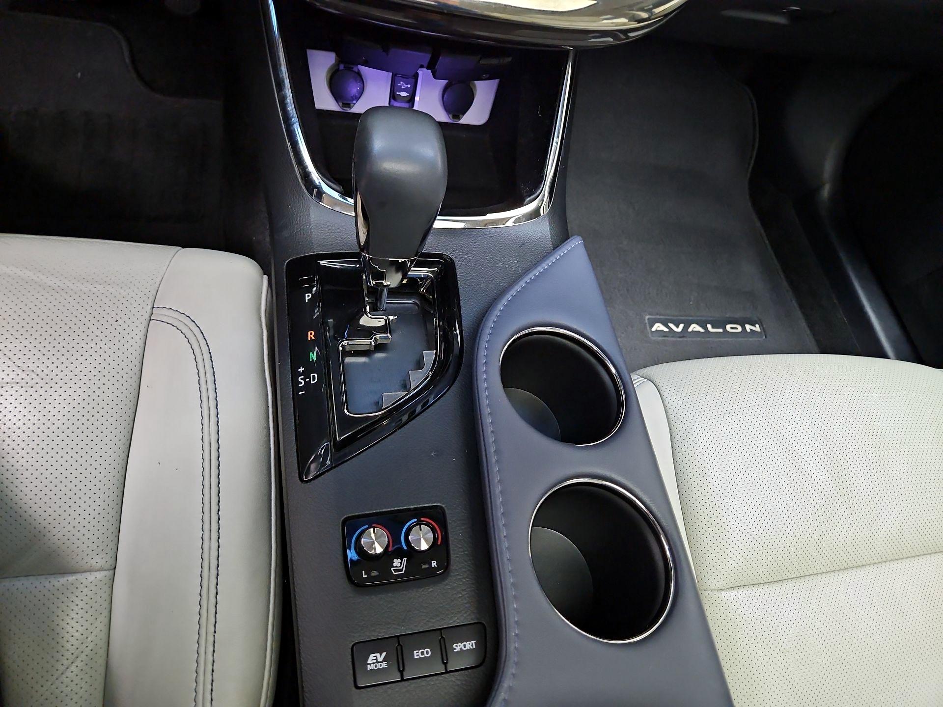 Thumbnail: 2014 Toyota Avalon - 18