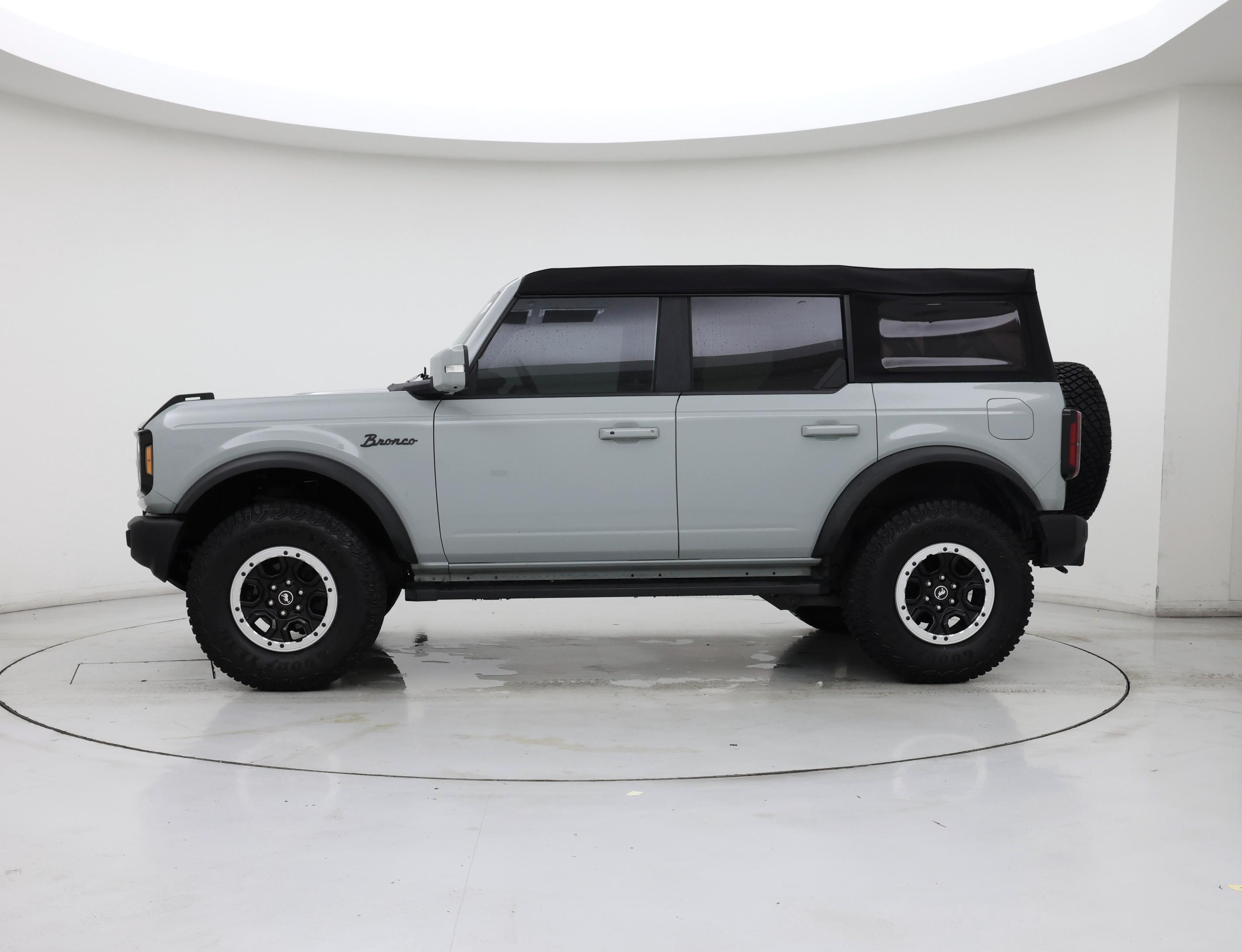 Thumbnail: 2023 Ford Bronco - 3