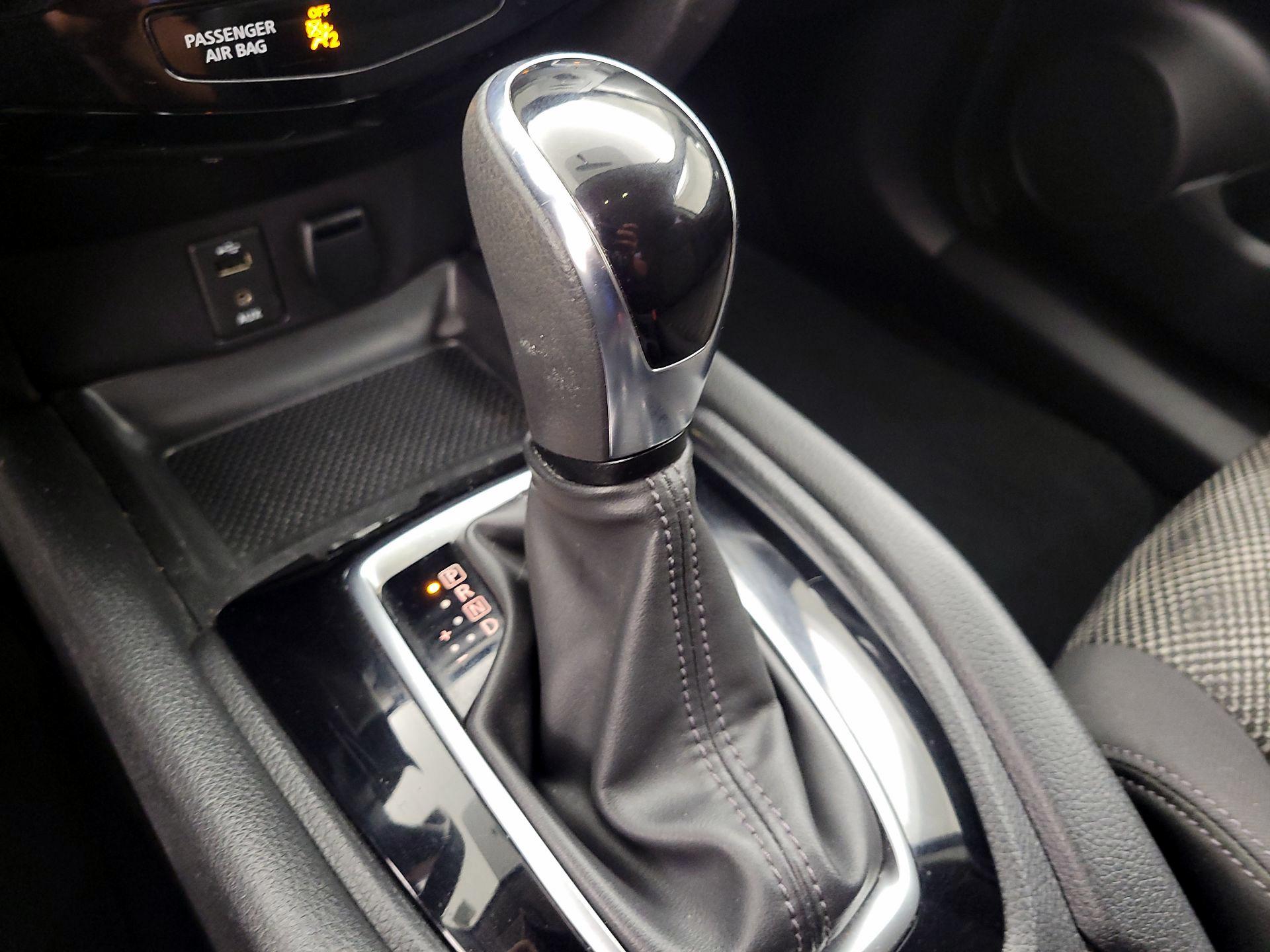 Thumbnail: 2018 Nissan Rogue Sport - 17