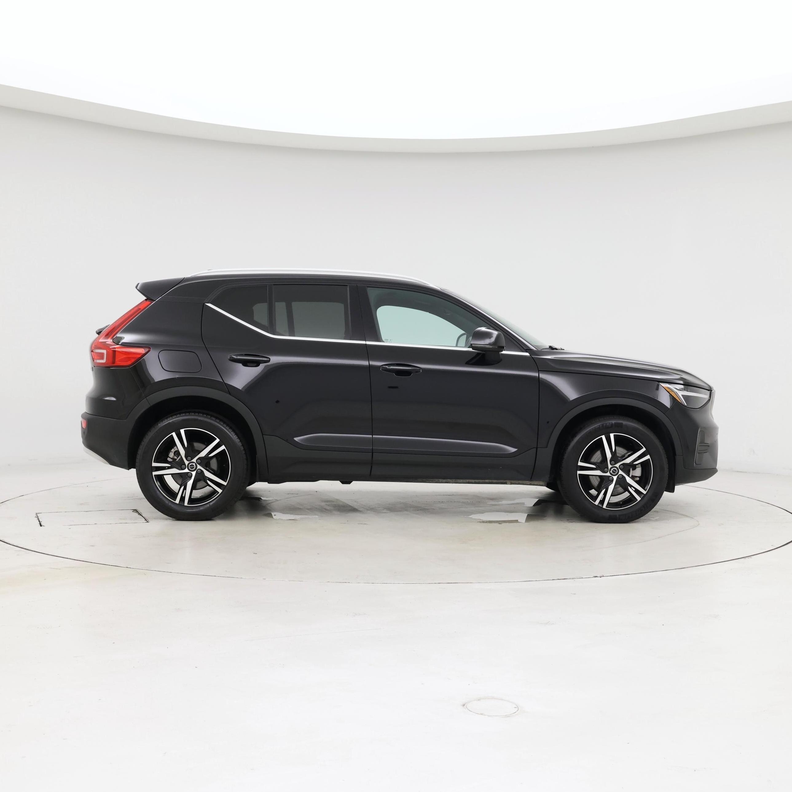 Thumbnail: 2025 Volvo XC40 - 7