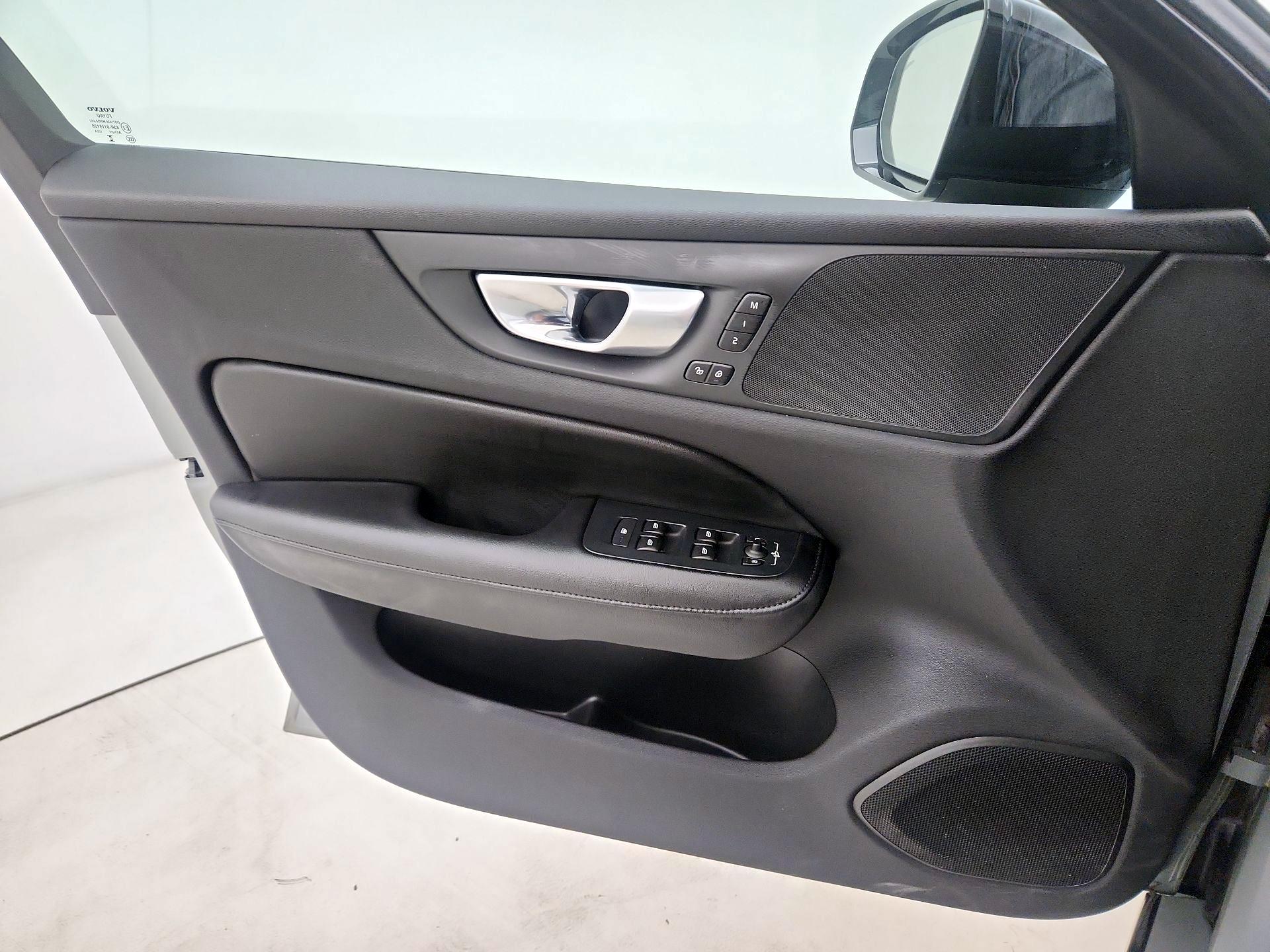 Thumbnail: 2025 Volvo S60 - 12