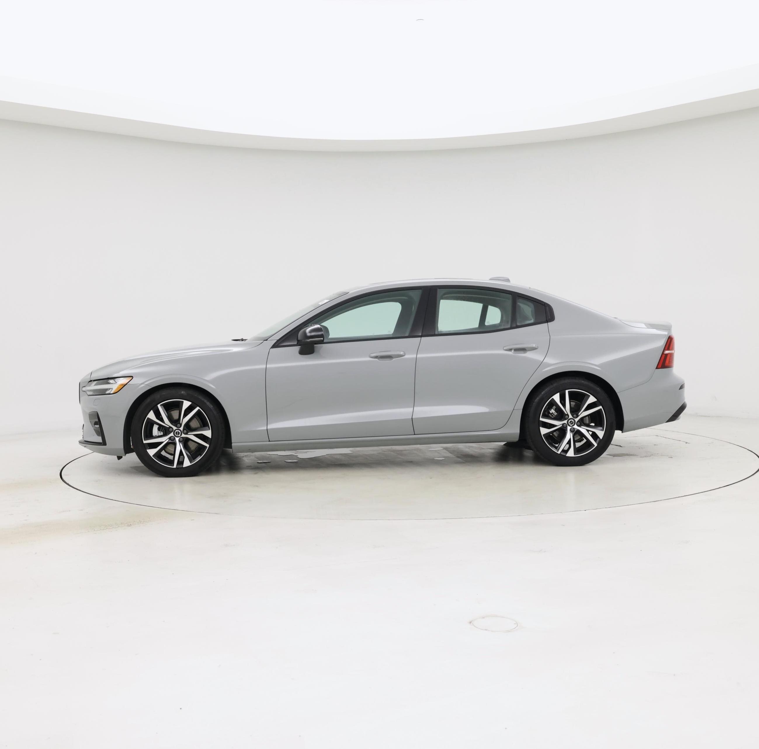 Thumbnail: 2025 Volvo S60 - 3