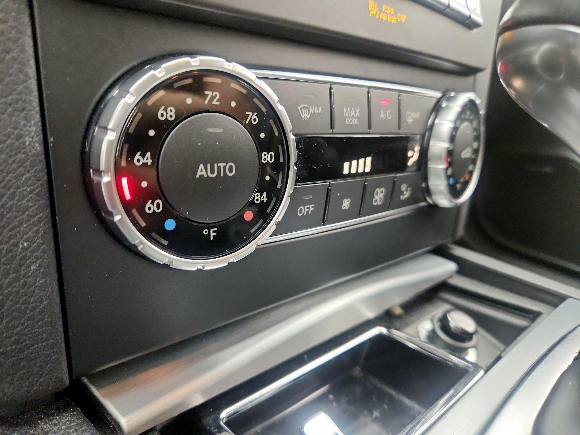 Thumbnail: 2014 Mercedes-Benz C-Class - 15