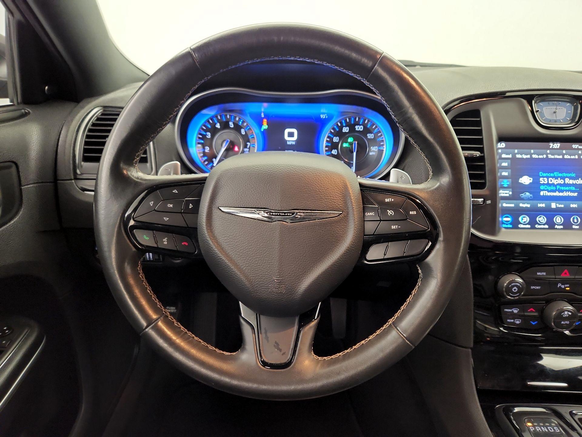 Thumbnail: 2021 Chrysler 300 - 10
