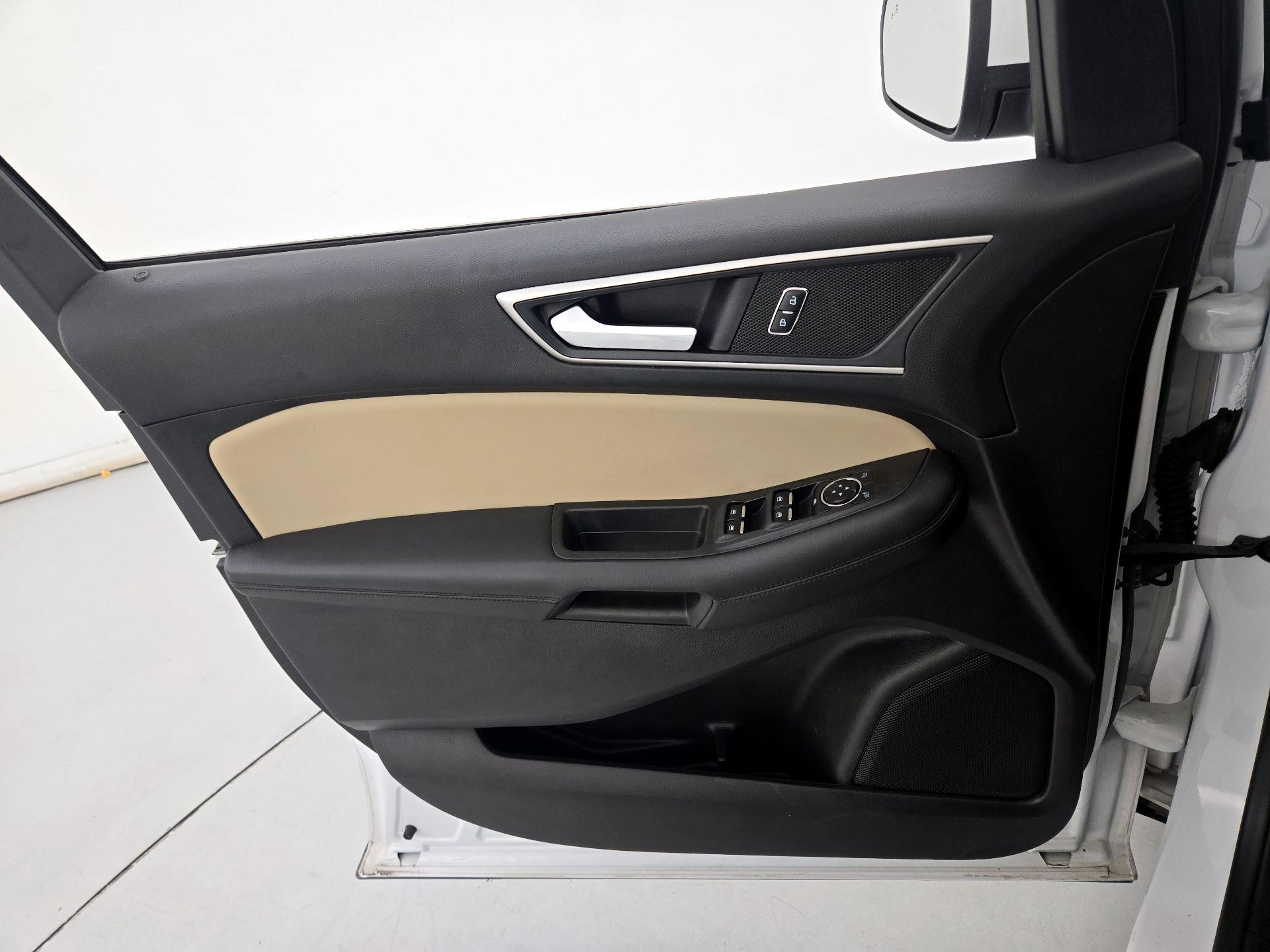 Thumbnail: 2021 Ford Edge - 12