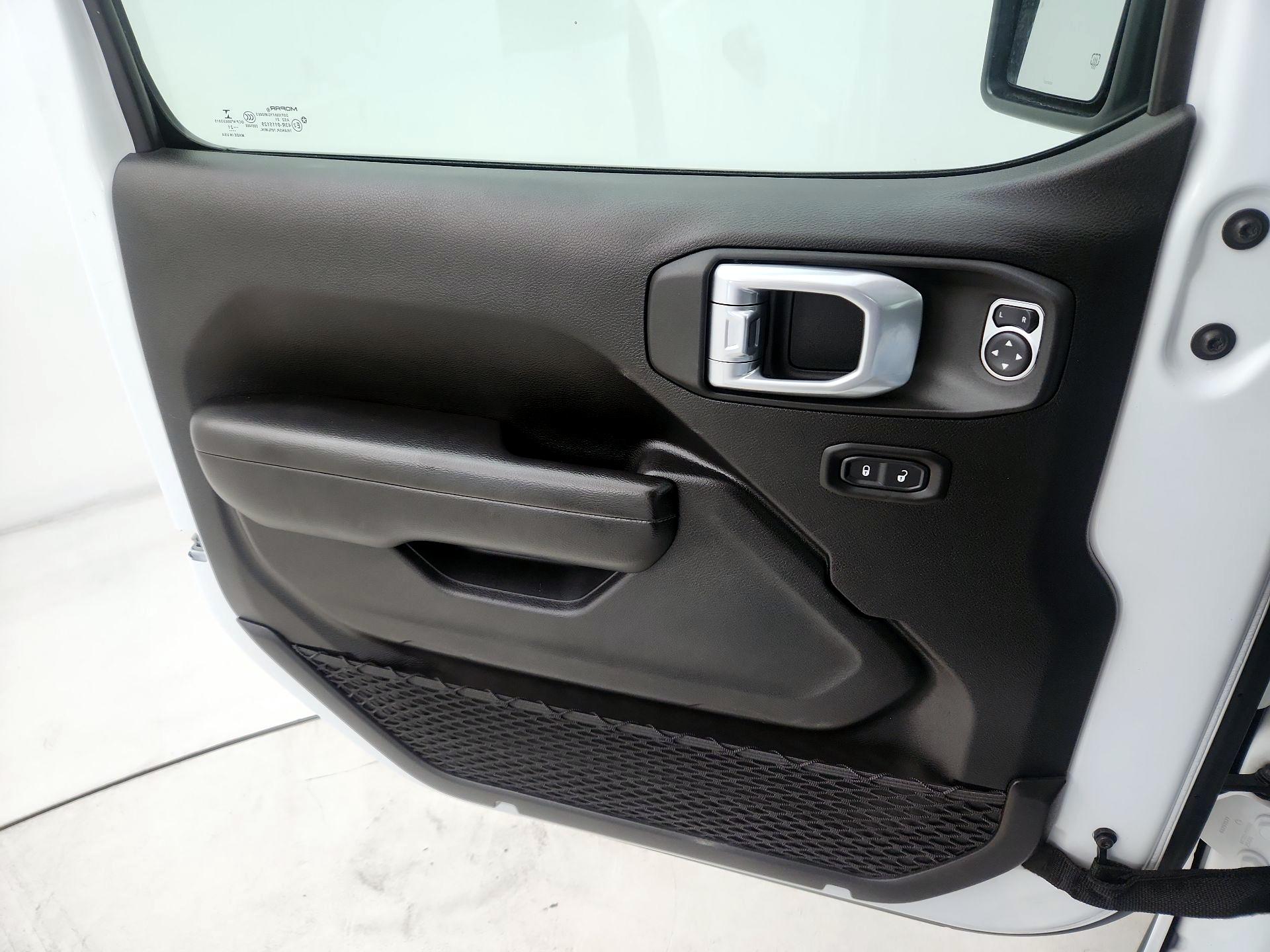 Thumbnail: 2021 Jeep Gladiator - 12