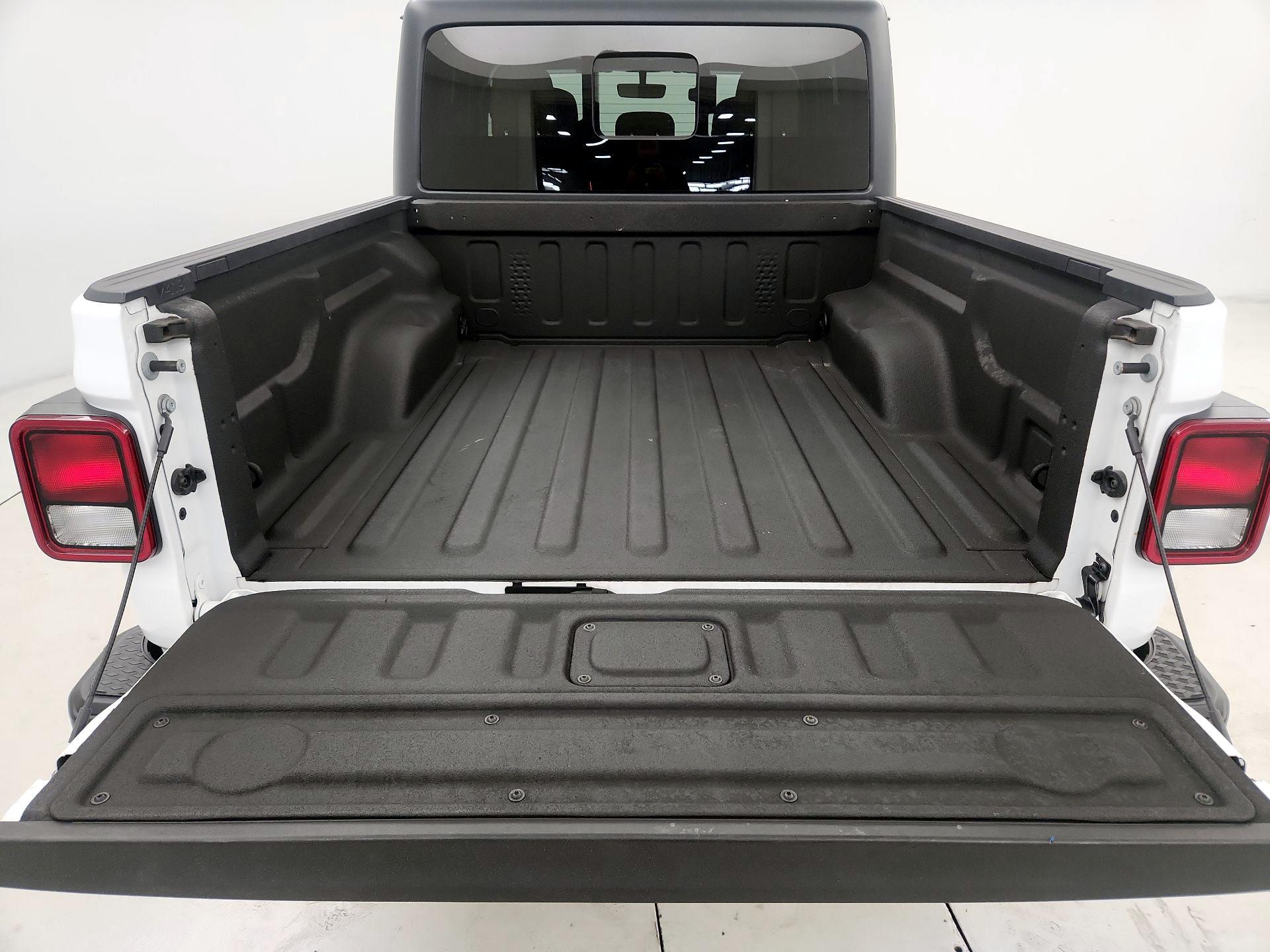Thumbnail: 2021 Jeep Gladiator - 16