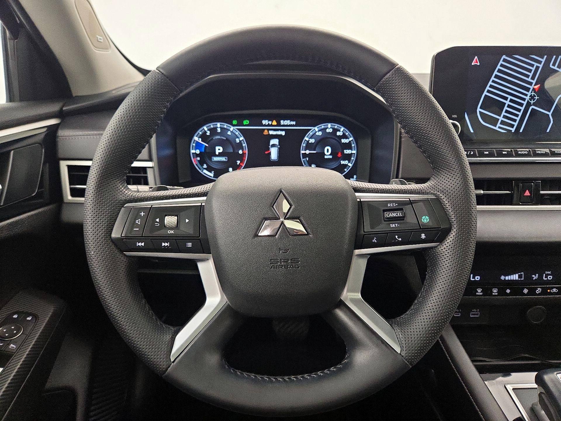 Thumbnail: 2023 Mitsubishi Outlander - 10