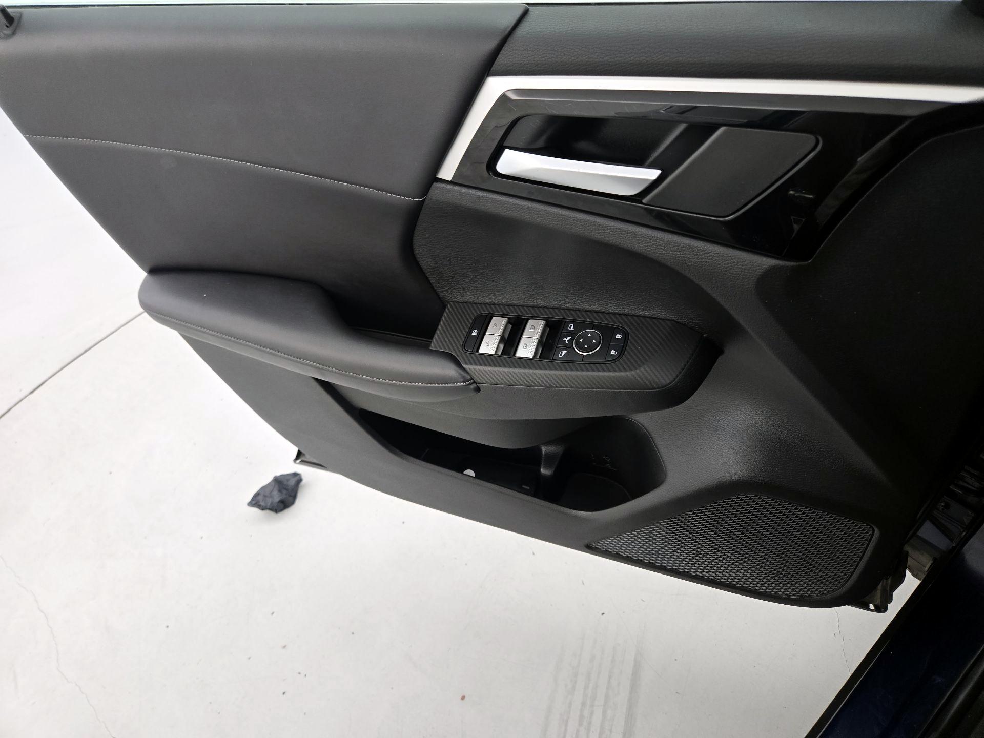 Thumbnail: 2023 Mitsubishi Outlander - 12