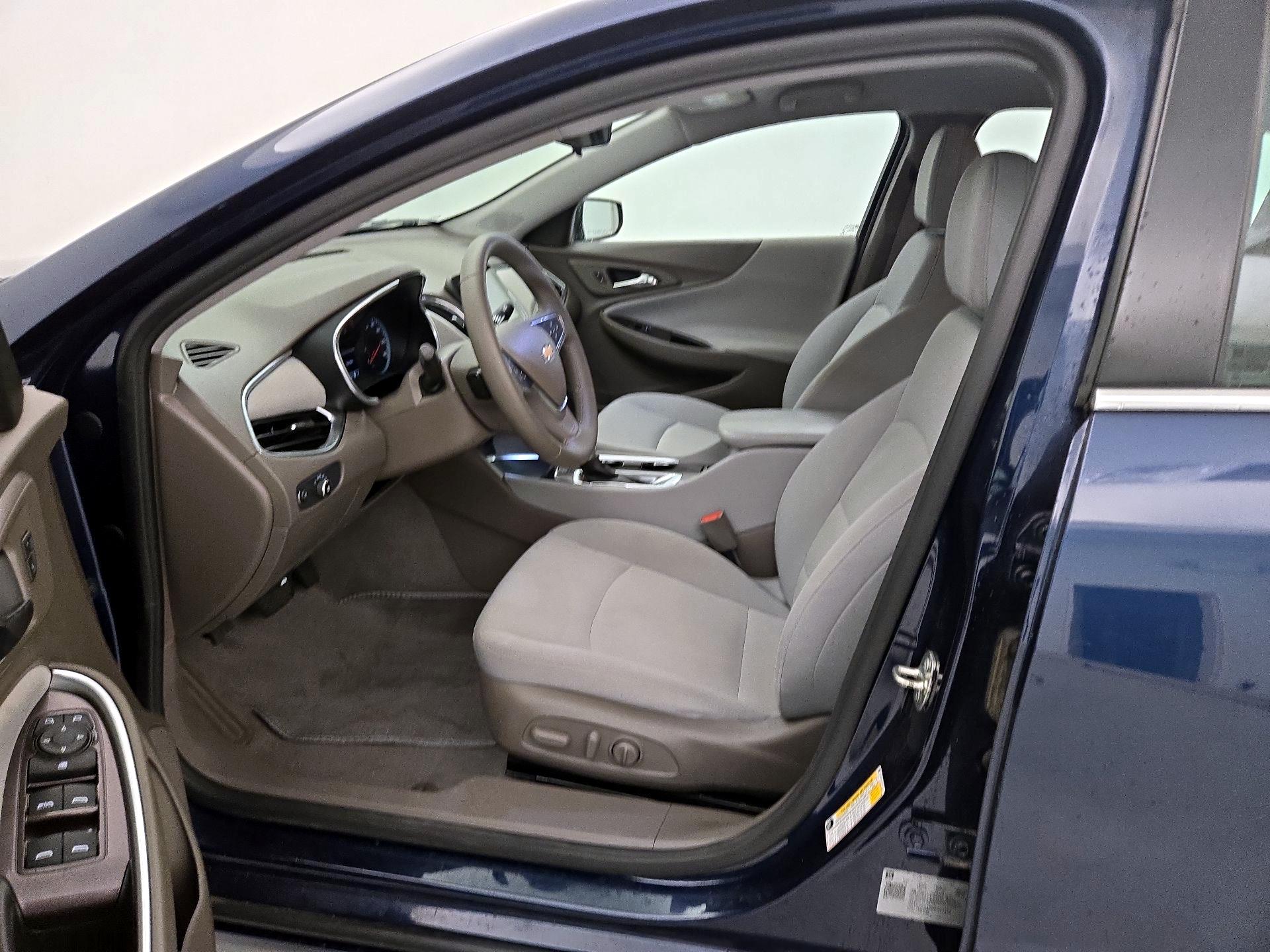 Thumbnail: 2021 Chevrolet Malibu - 11