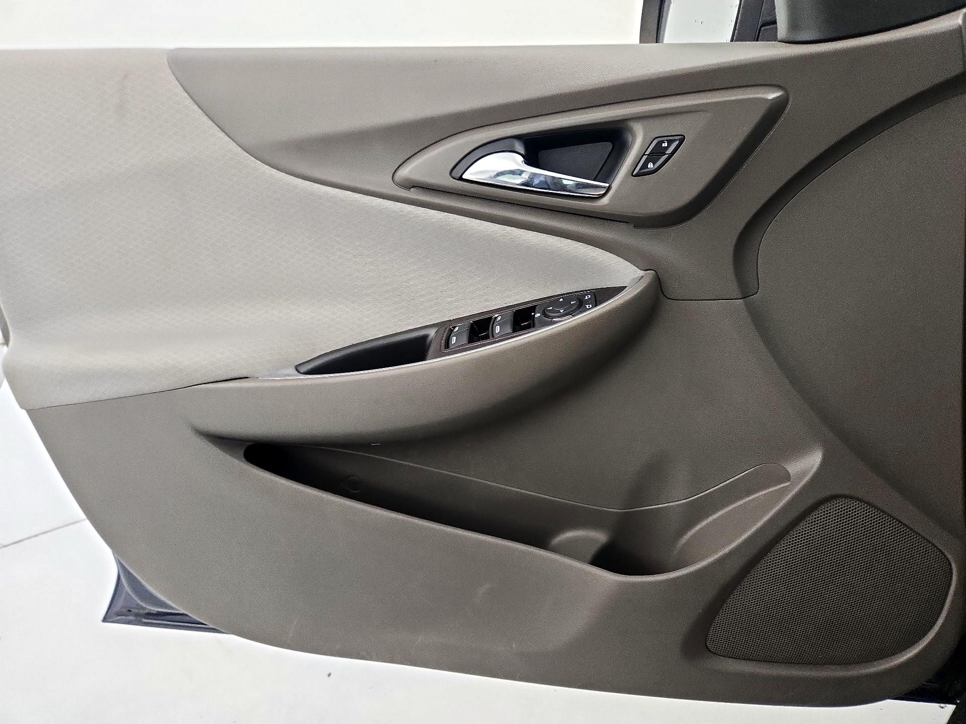 Thumbnail: 2021 Chevrolet Malibu - 12