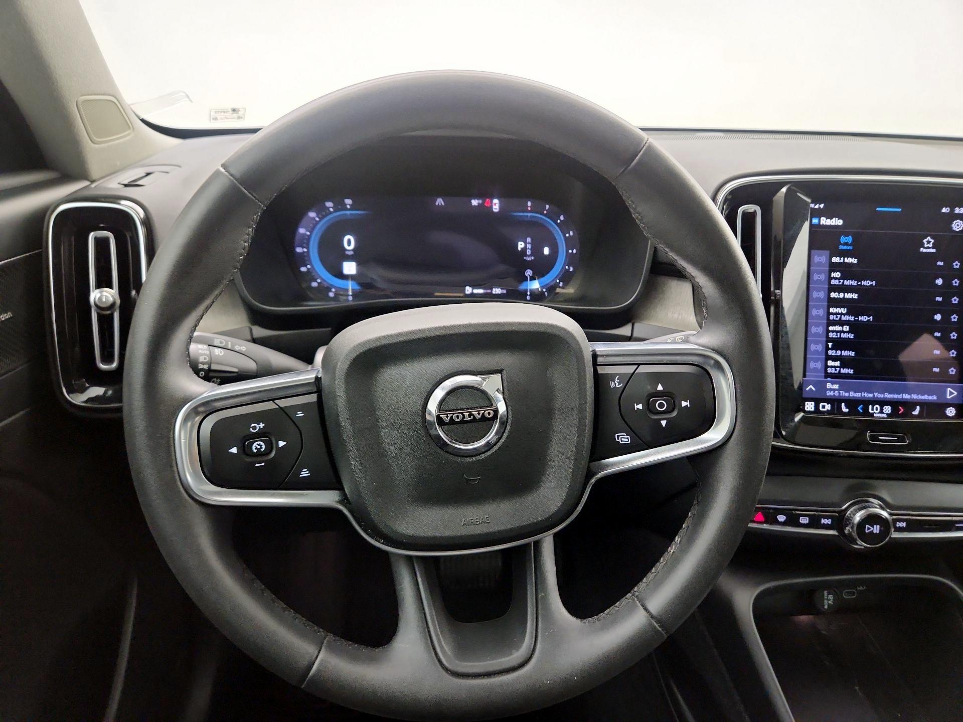 Thumbnail: 2023 Volvo XC40 - 10