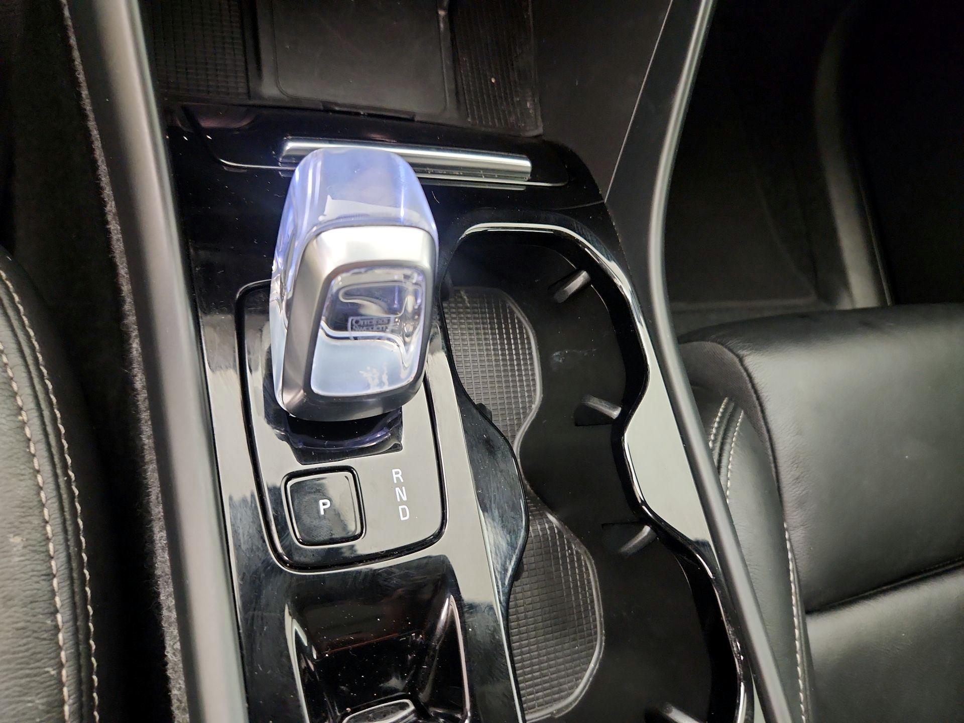 Thumbnail: 2023 Volvo XC40 - 17