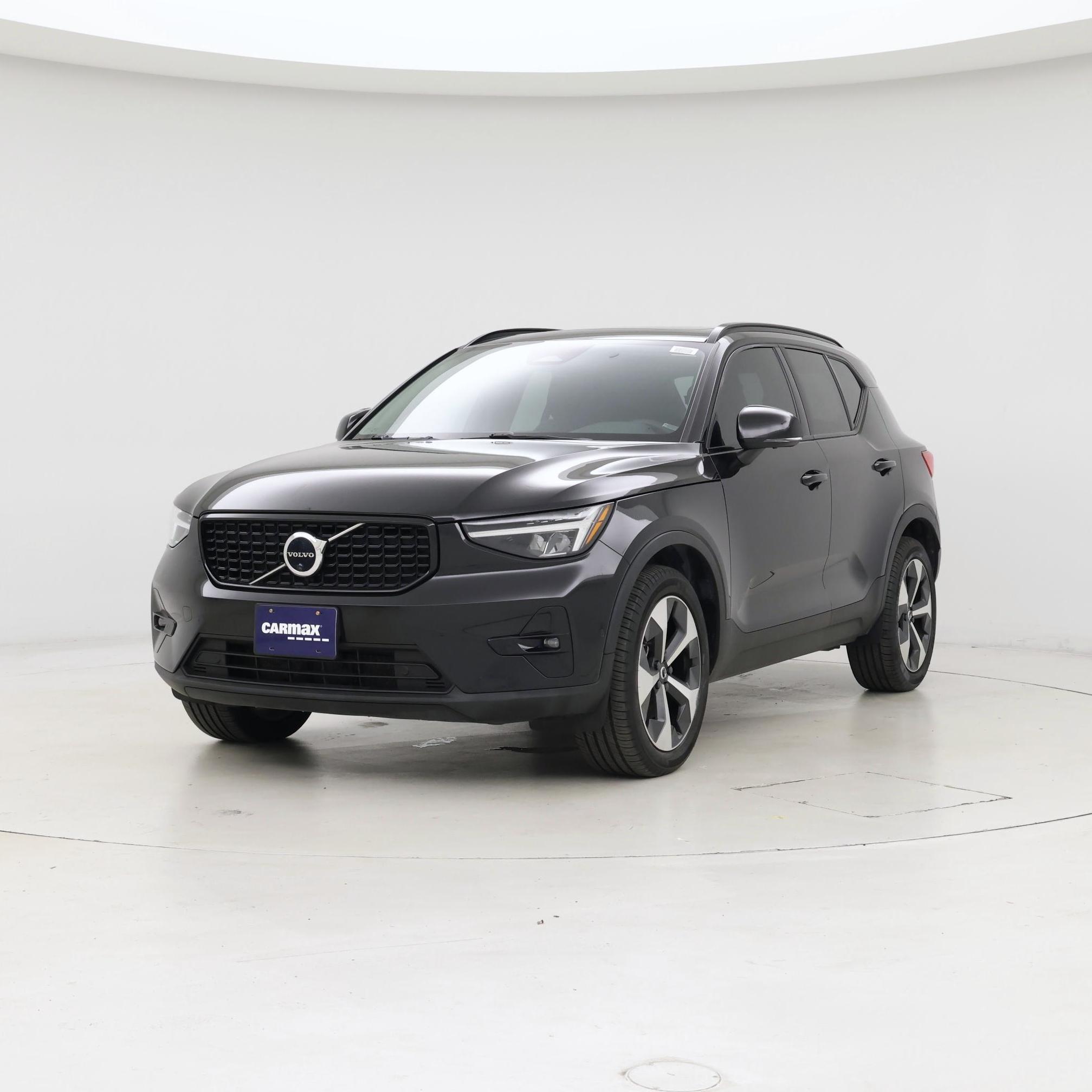 Thumbnail: 2023 Volvo XC40 - 4