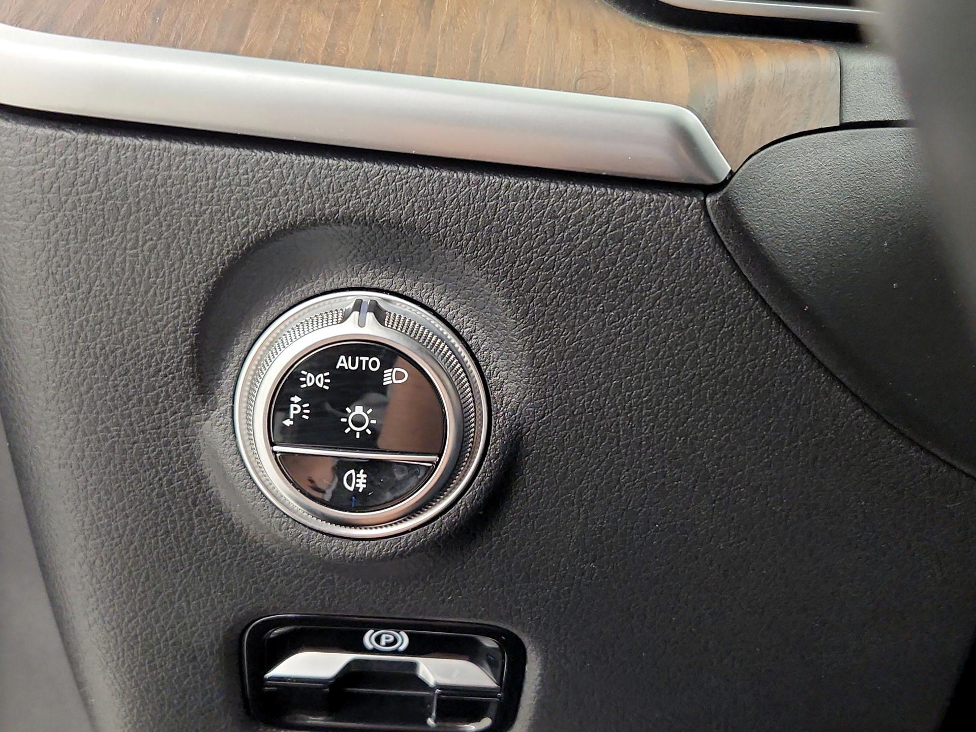 Thumbnail: 2024 Mercedes-Benz C-Class - 13