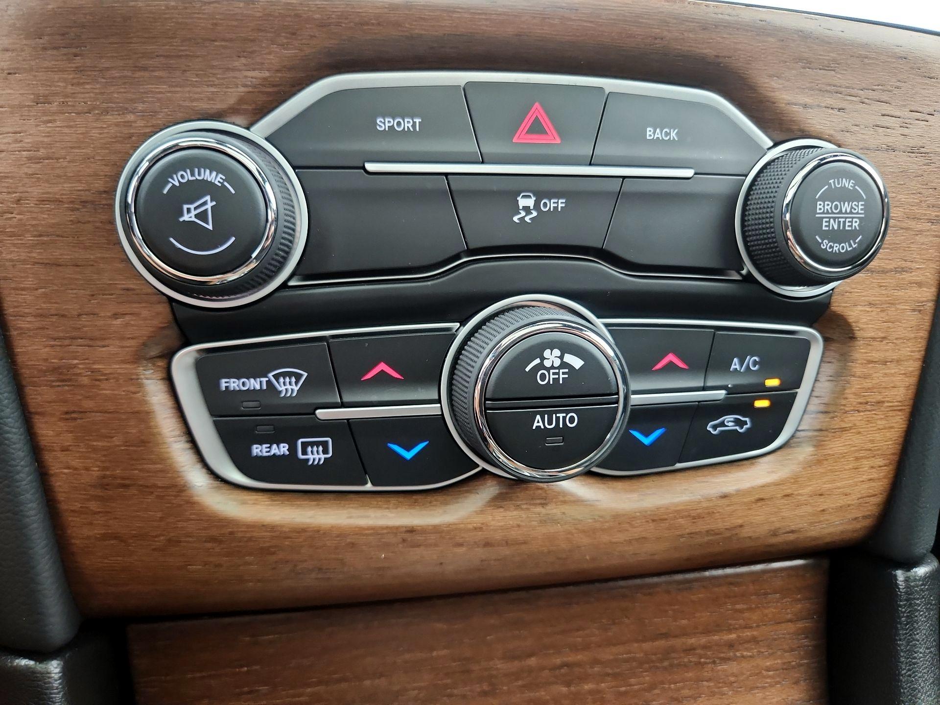 Thumbnail: 2015 Chrysler 300 - 17