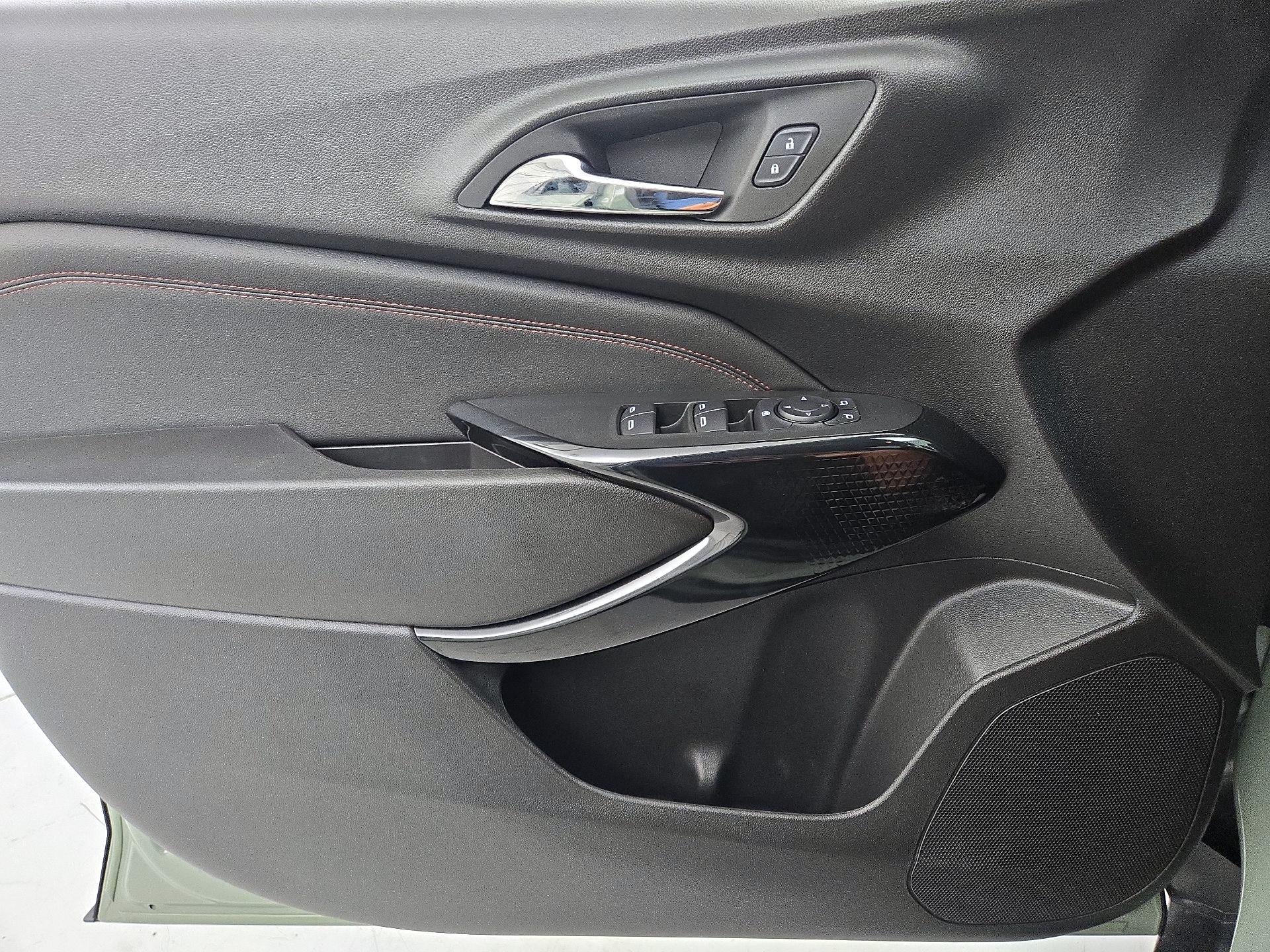 Thumbnail: 2024 Chevrolet Trax - 12