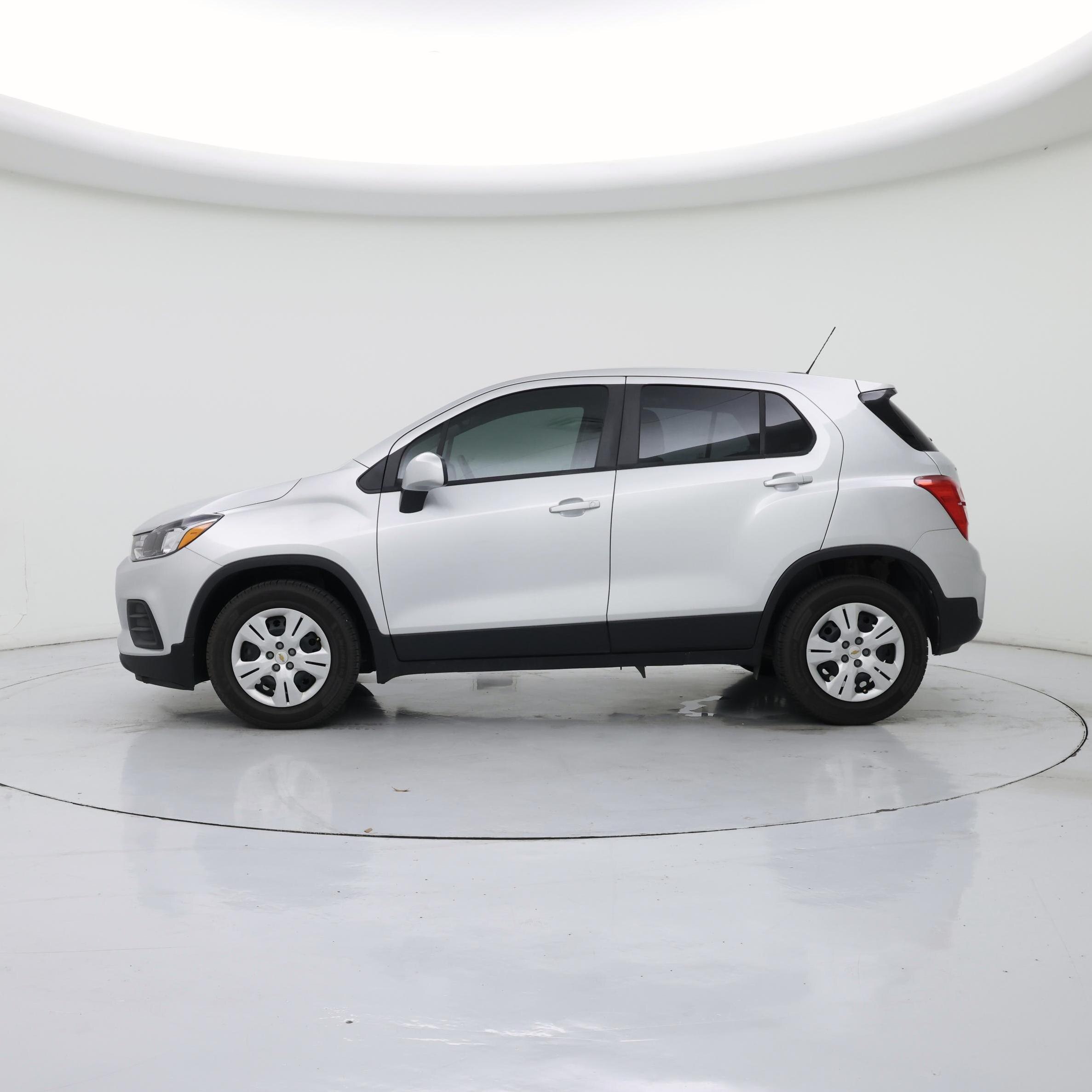 Thumbnail: 2018 Chevrolet Trax - 3