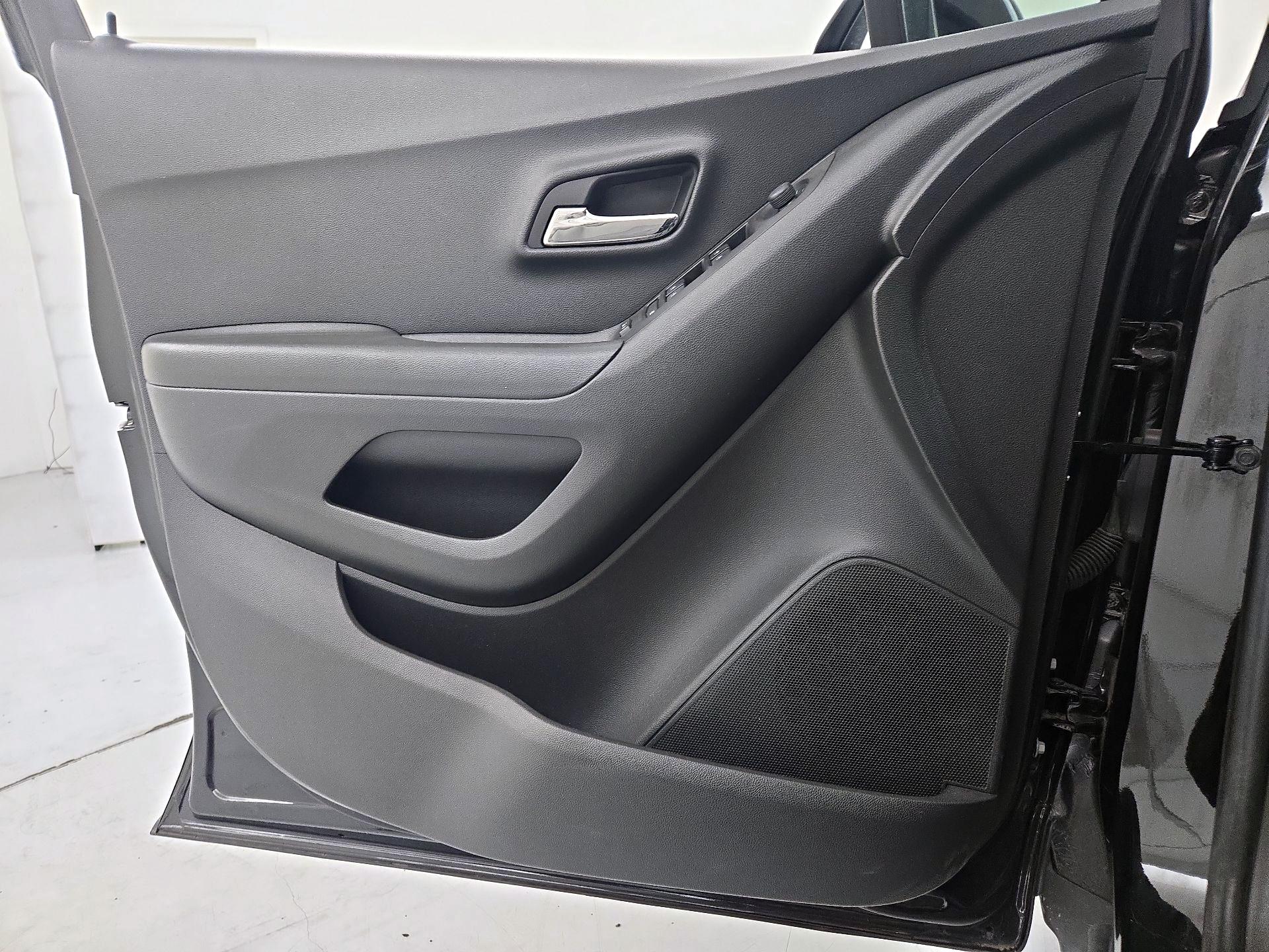 Thumbnail: 2022 Chevrolet Trax - 12