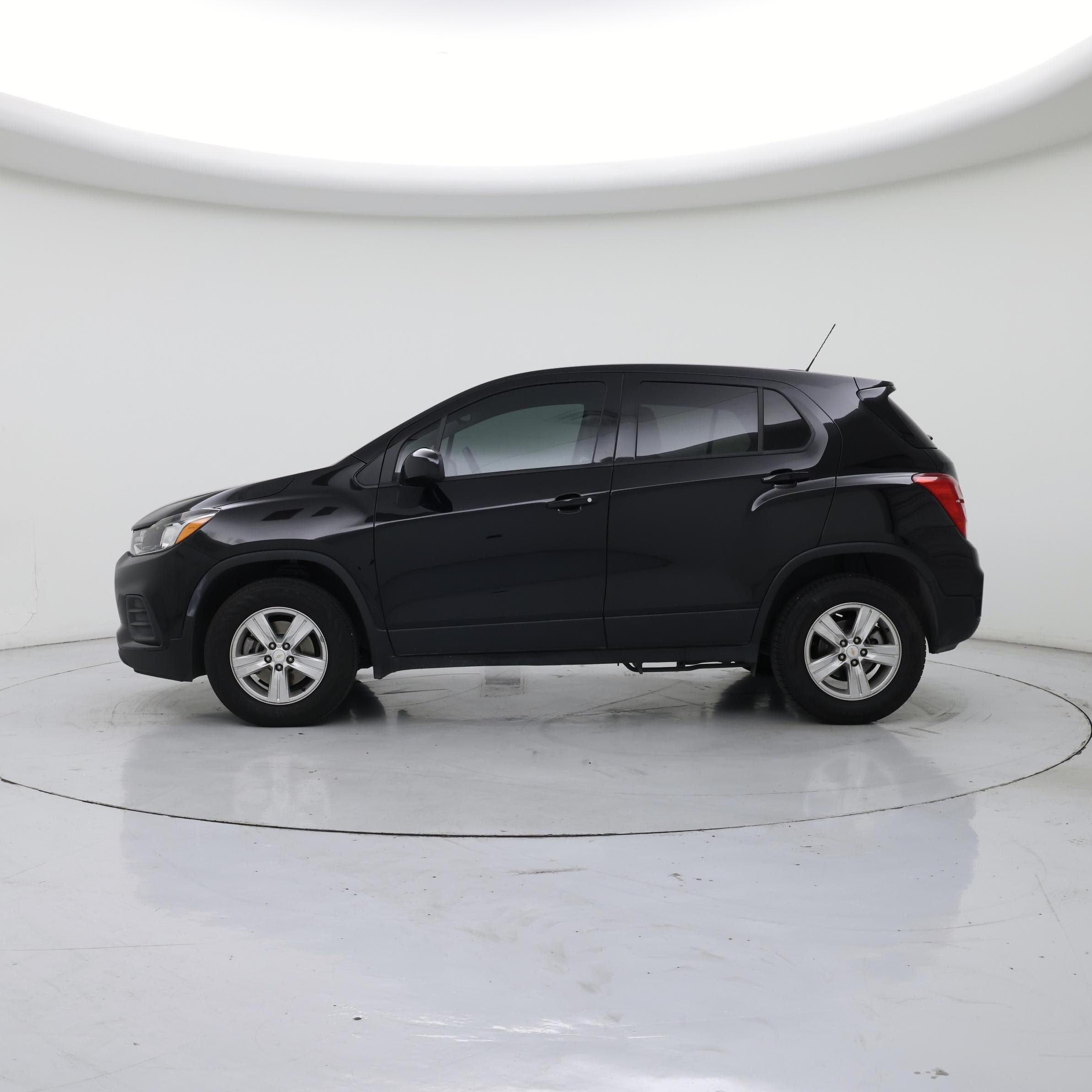 Thumbnail: 2022 Chevrolet Trax - 3