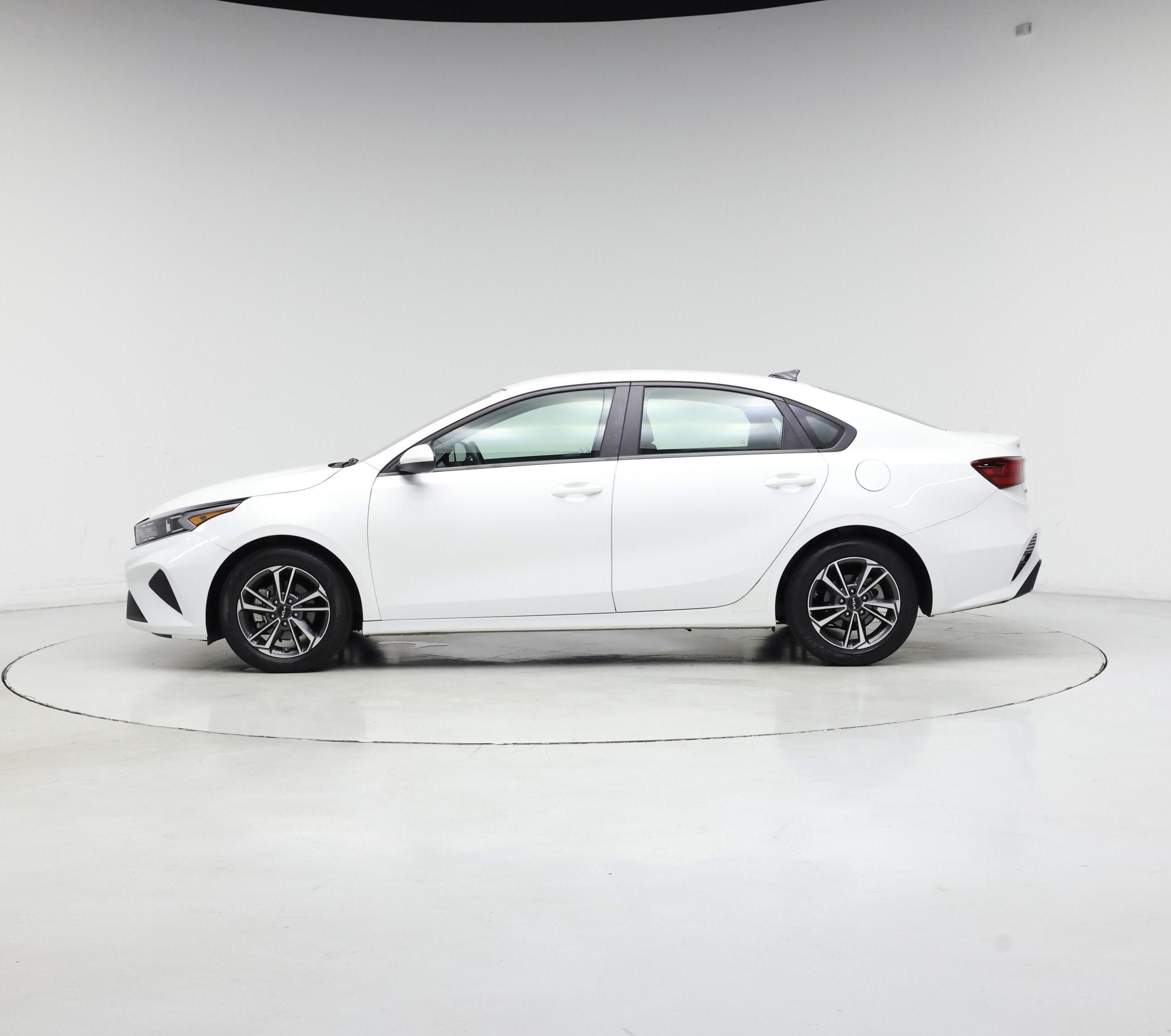 Thumbnail: 2022 Kia Forte - 3