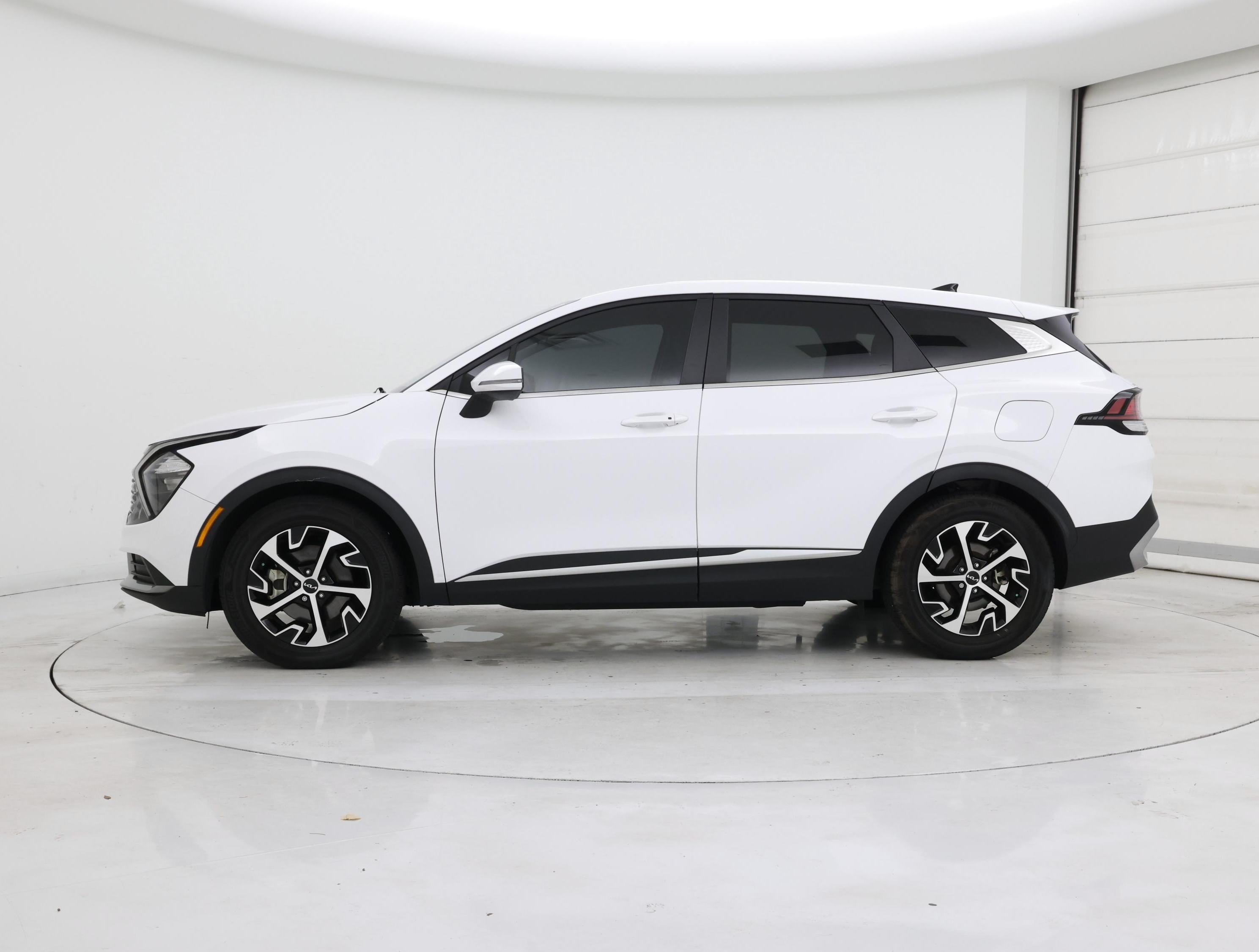 Thumbnail: 2023 Kia Sportage - 3