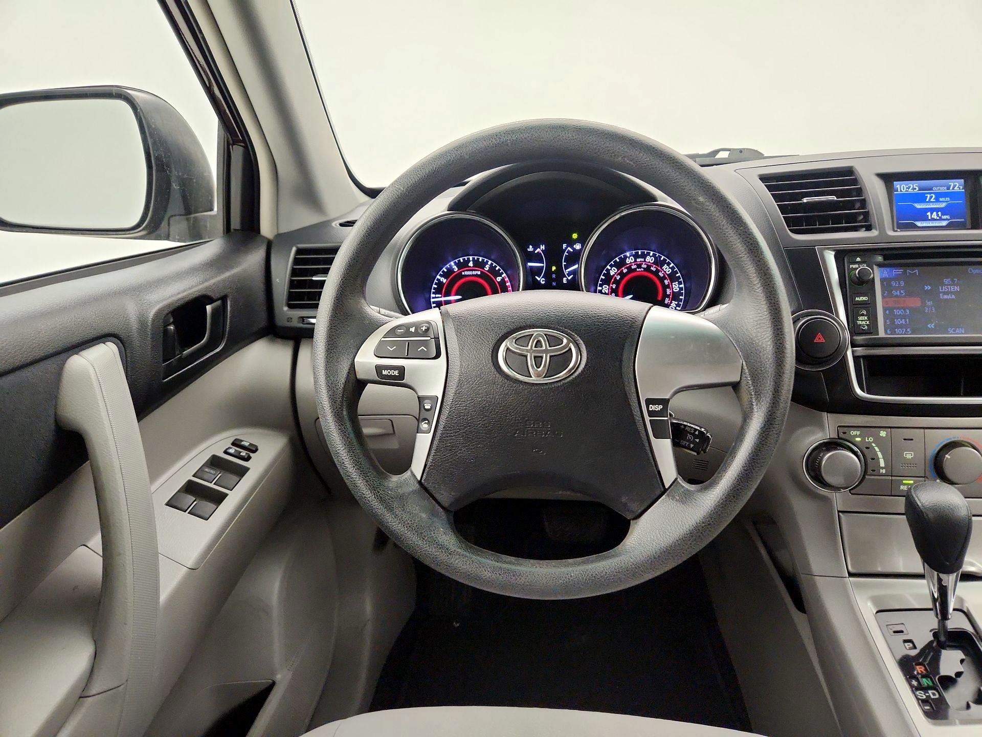 Thumbnail: 2013 Toyota Highlander - 10