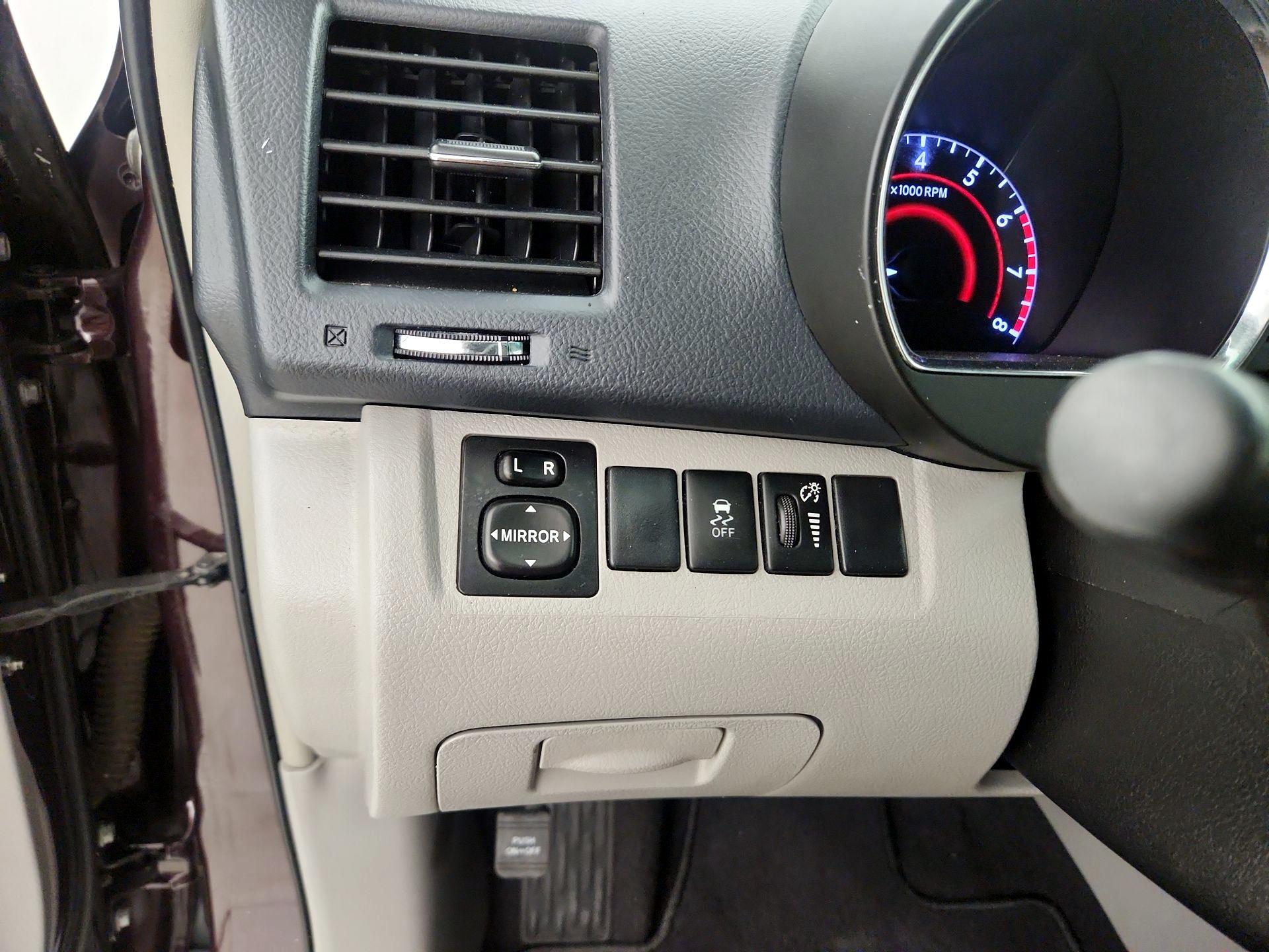 Thumbnail: 2013 Toyota Highlander - 13