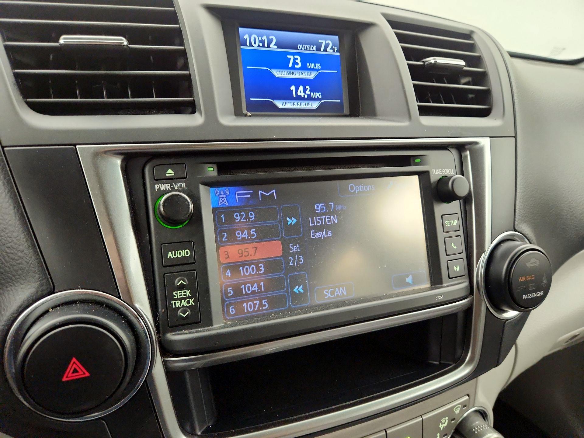 Thumbnail: 2013 Toyota Highlander - 14