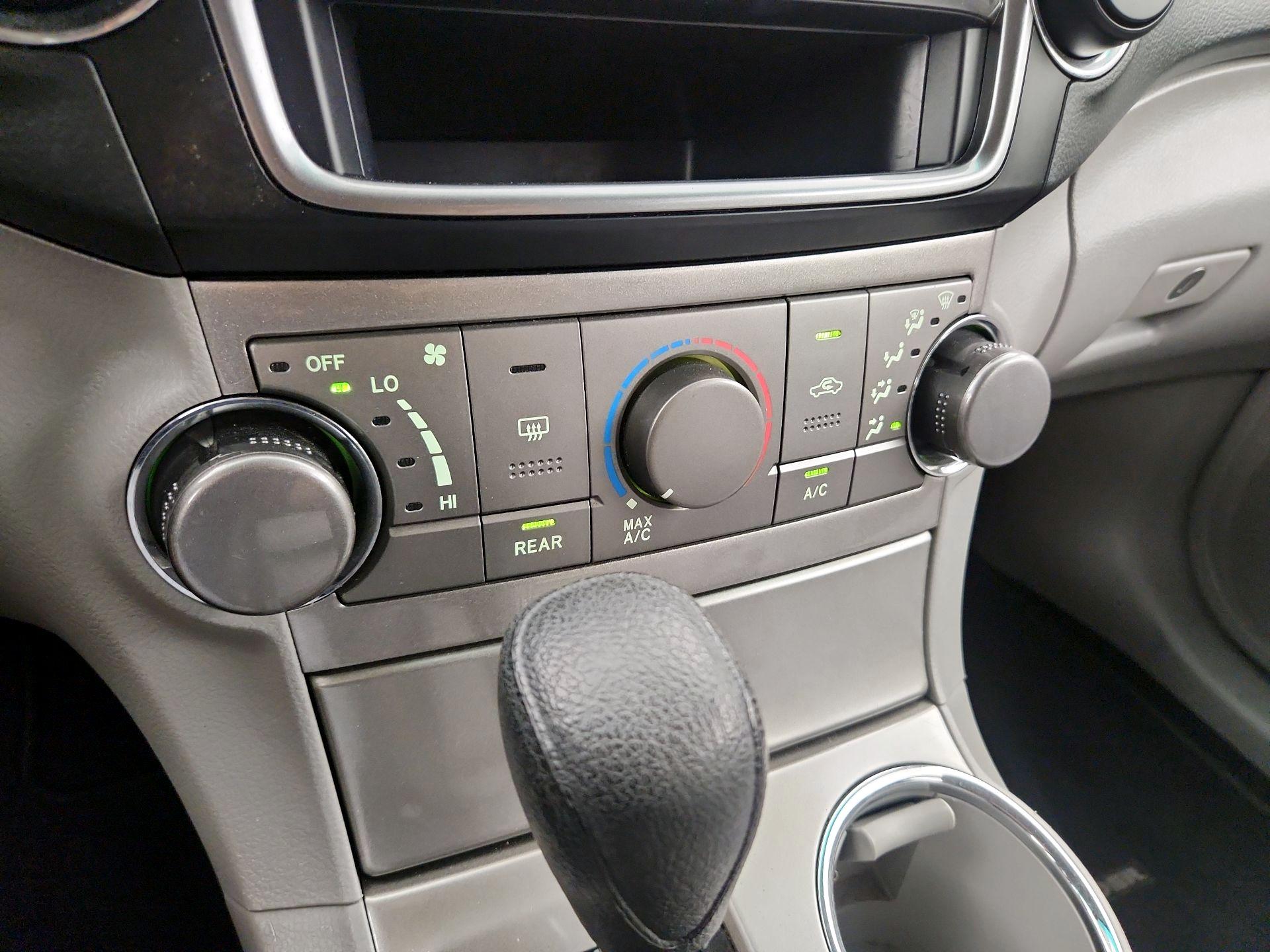 Thumbnail: 2013 Toyota Highlander - 15